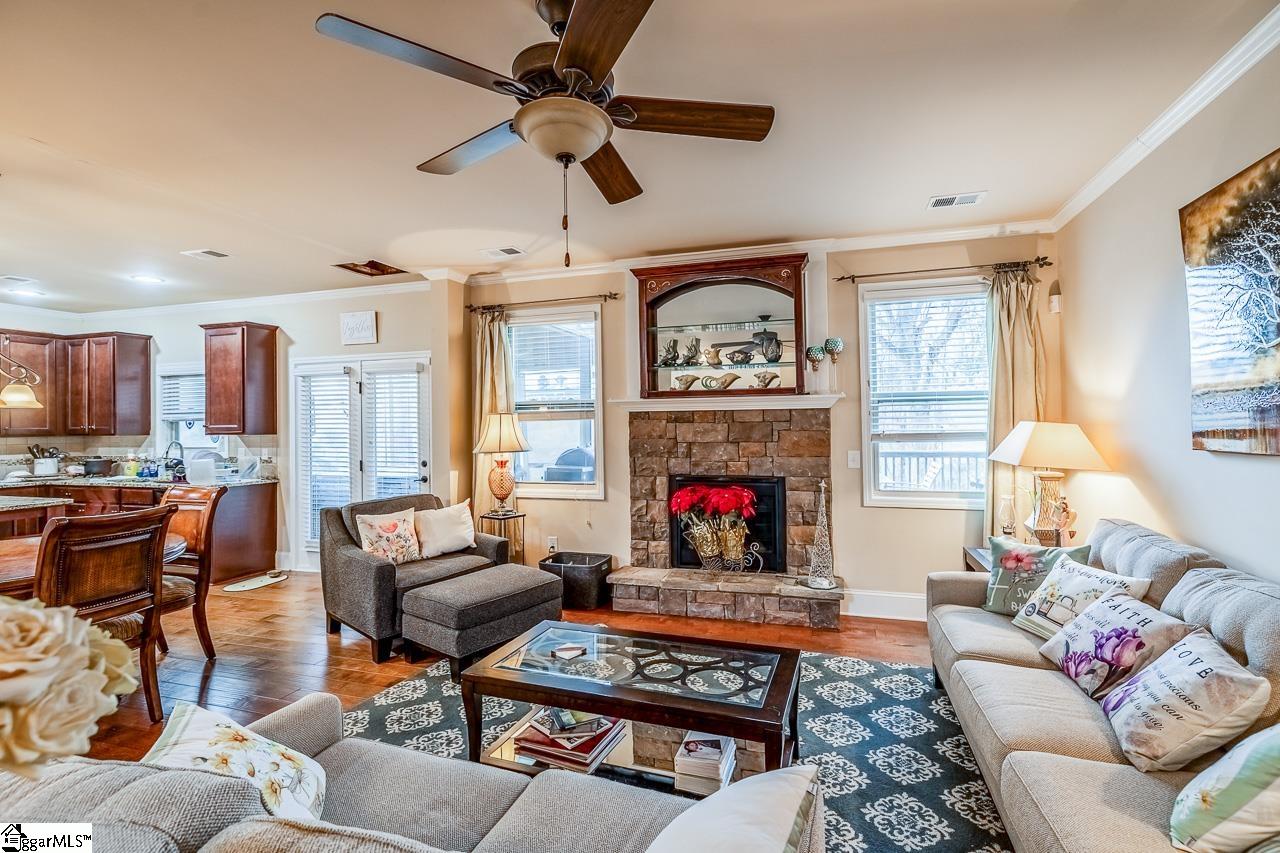 51 Wood Hollow Circle