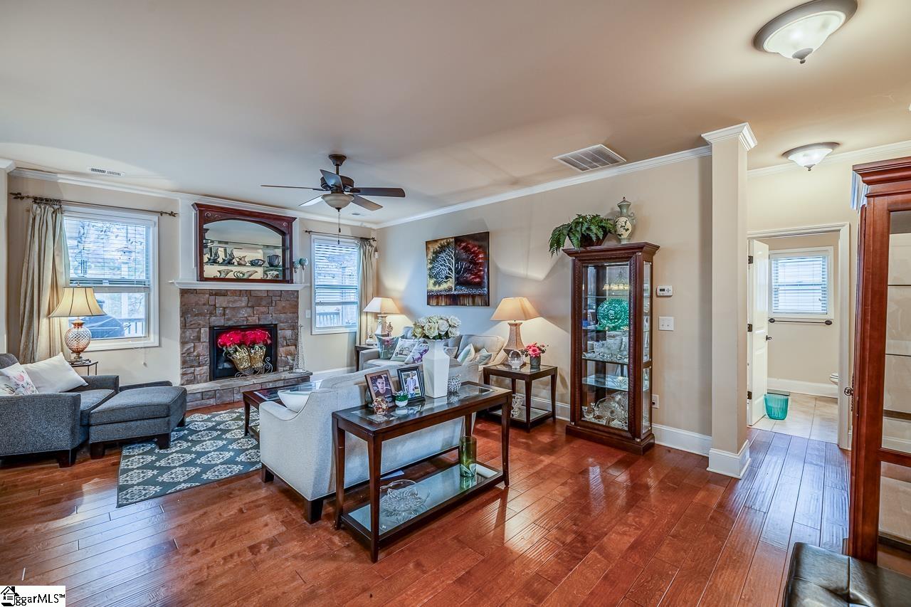 51 Wood Hollow Circle