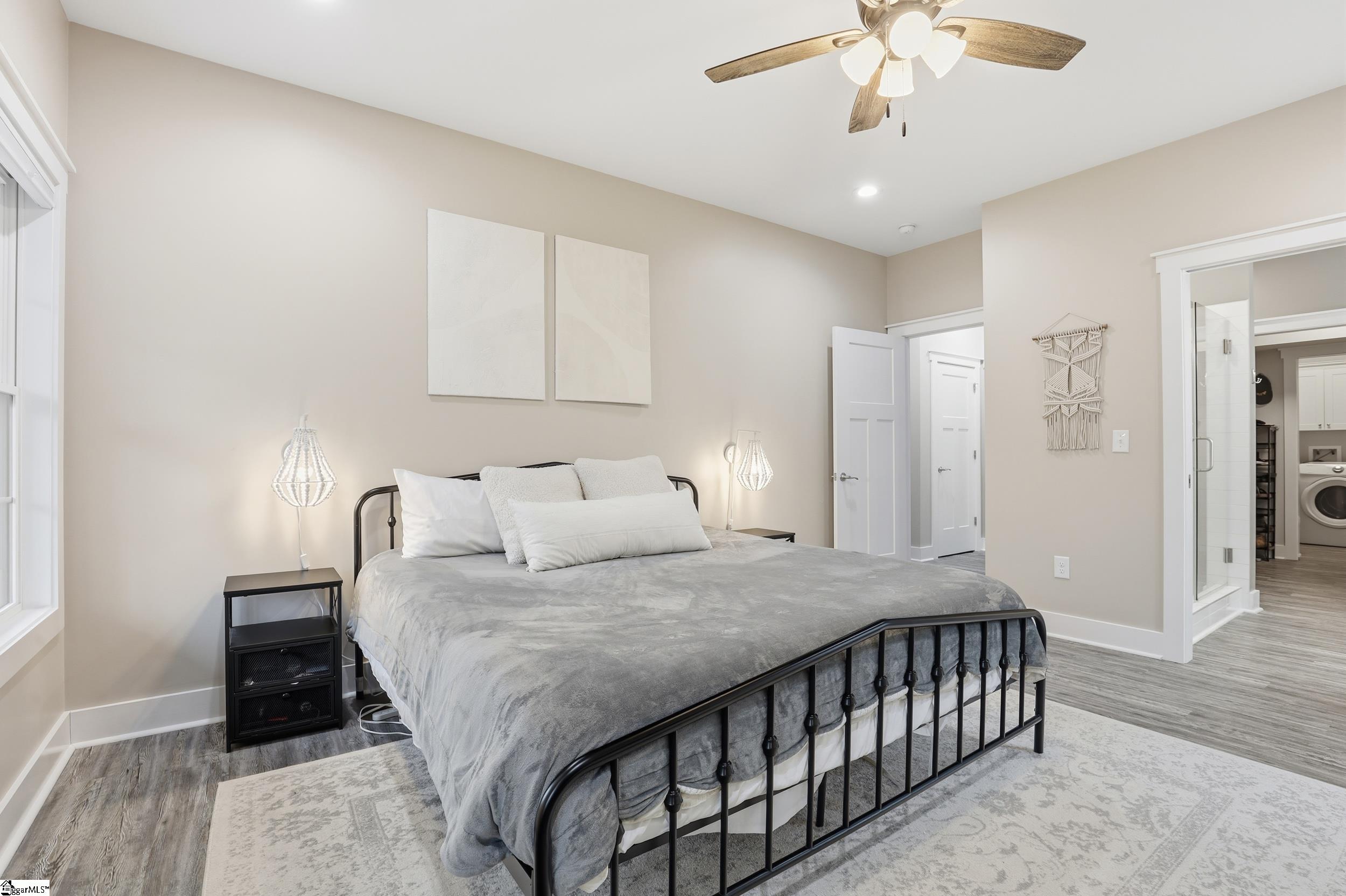 103 W Chestnut Court