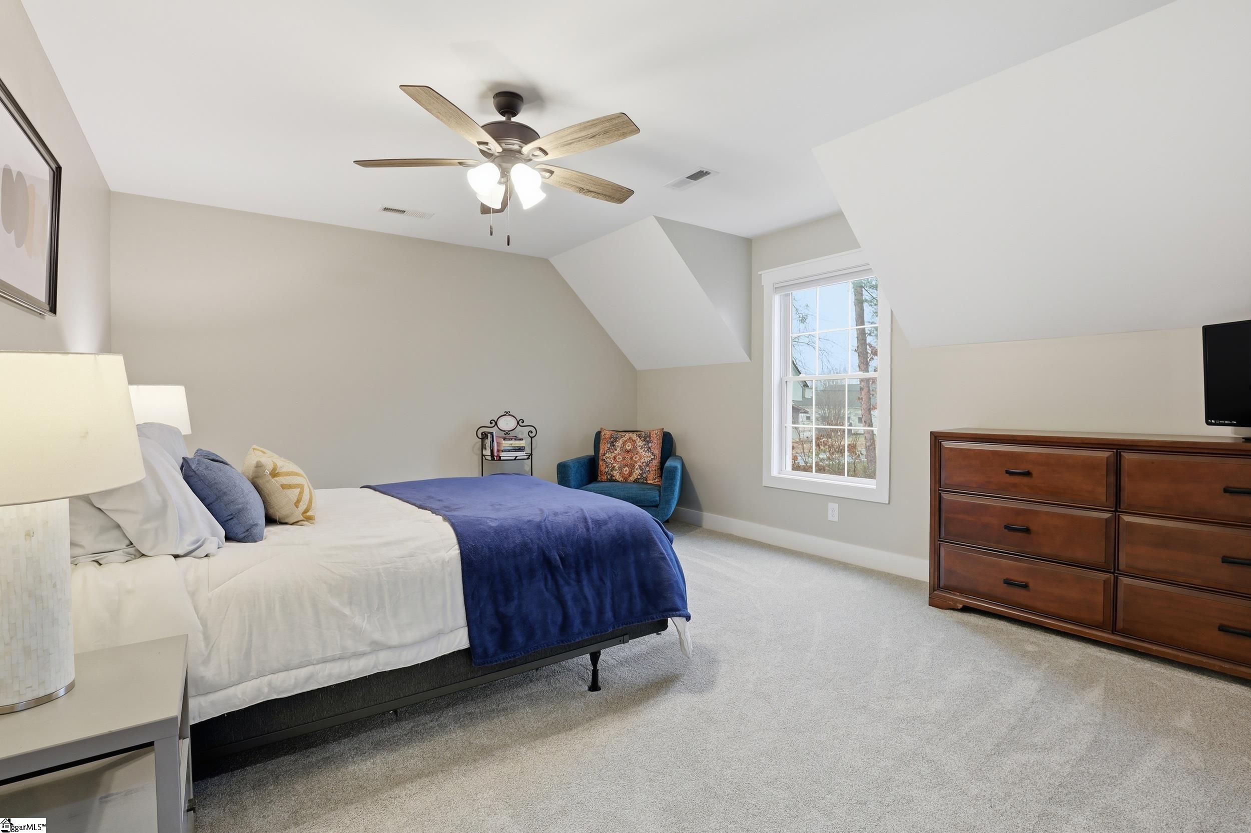 103 W Chestnut Court