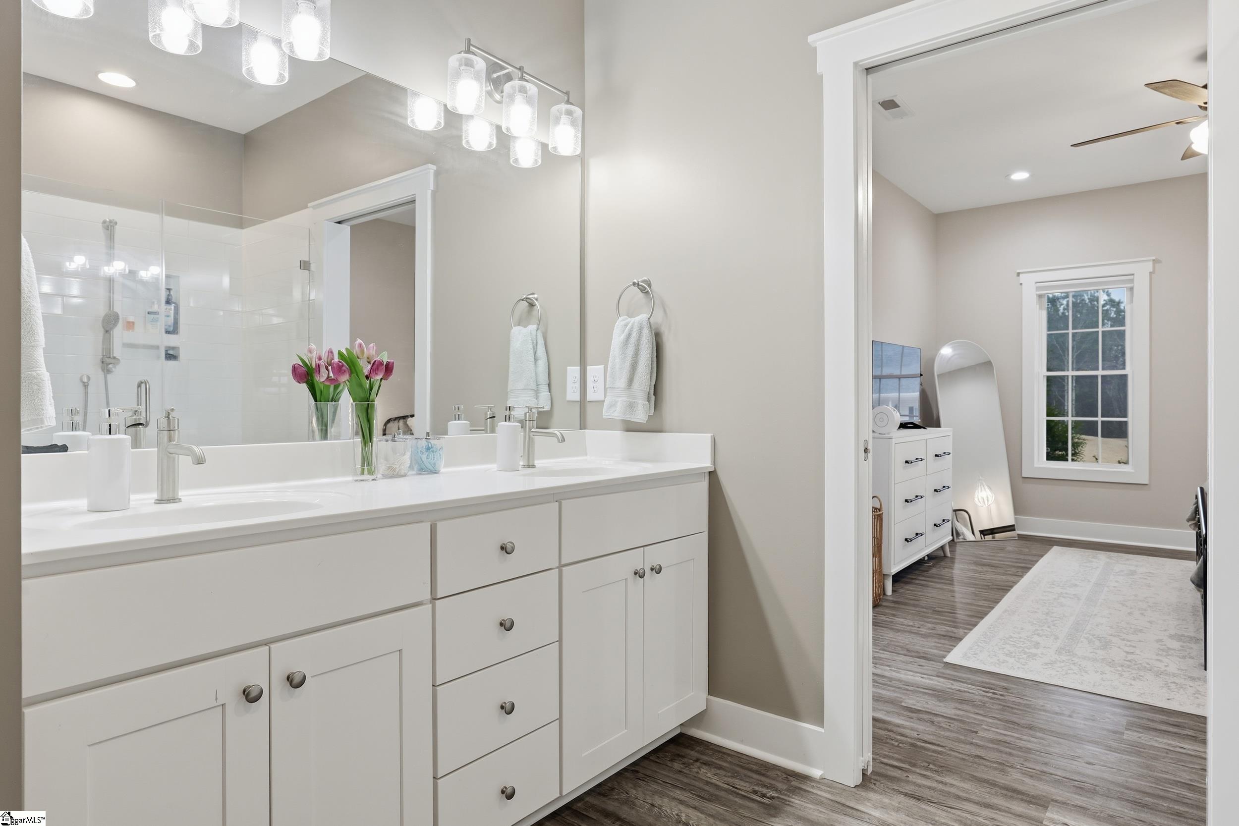 103 W Chestnut Court