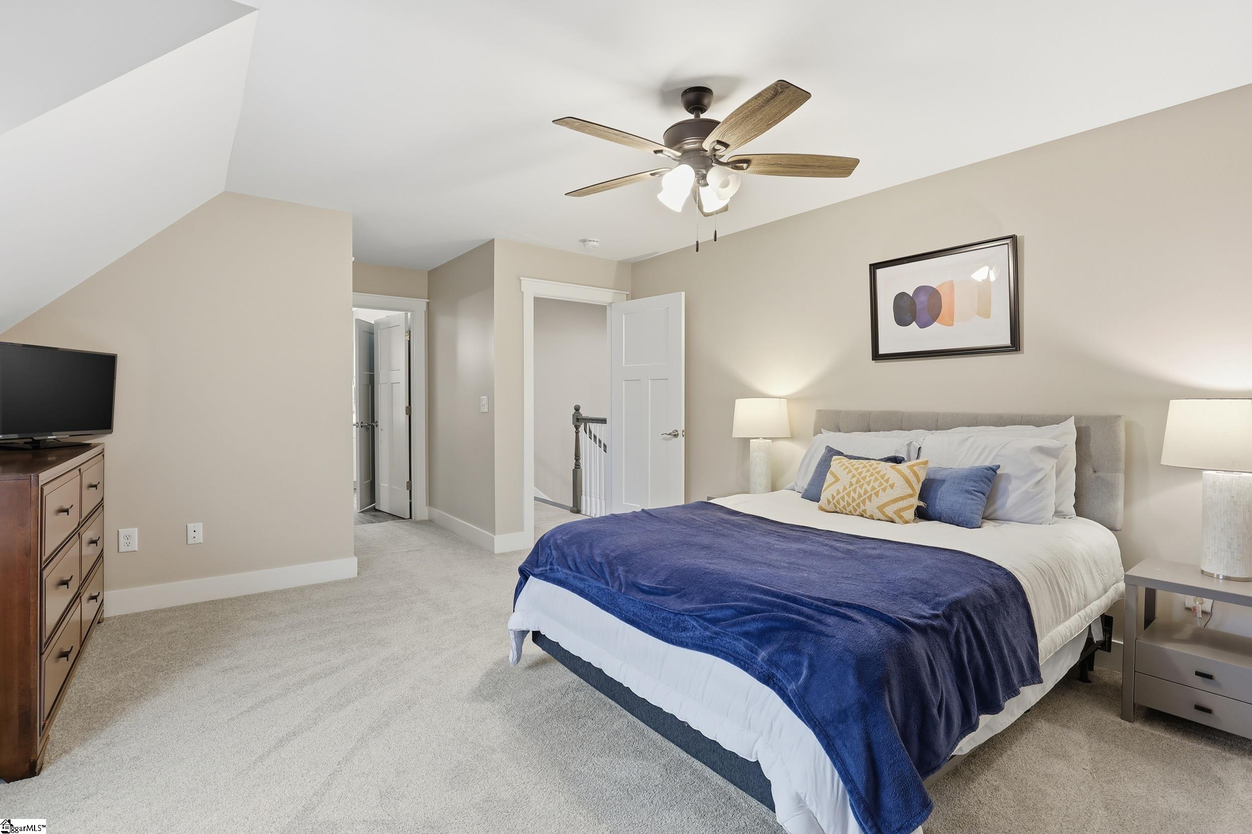 103 W Chestnut Court