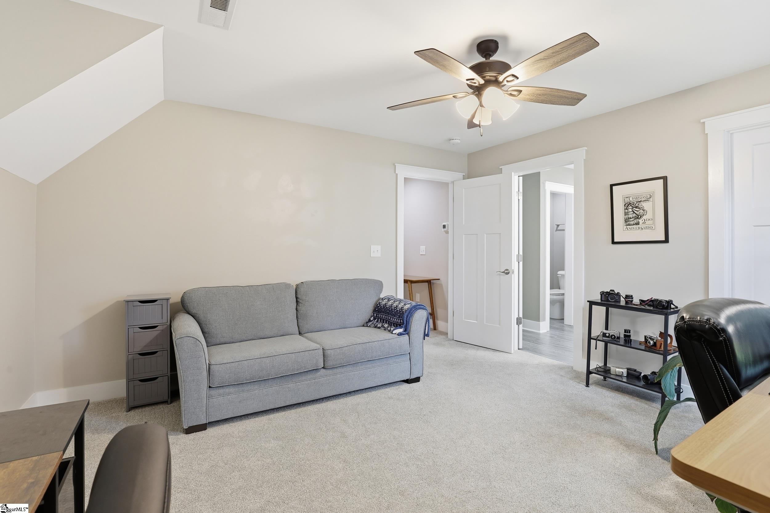 103 W Chestnut Court