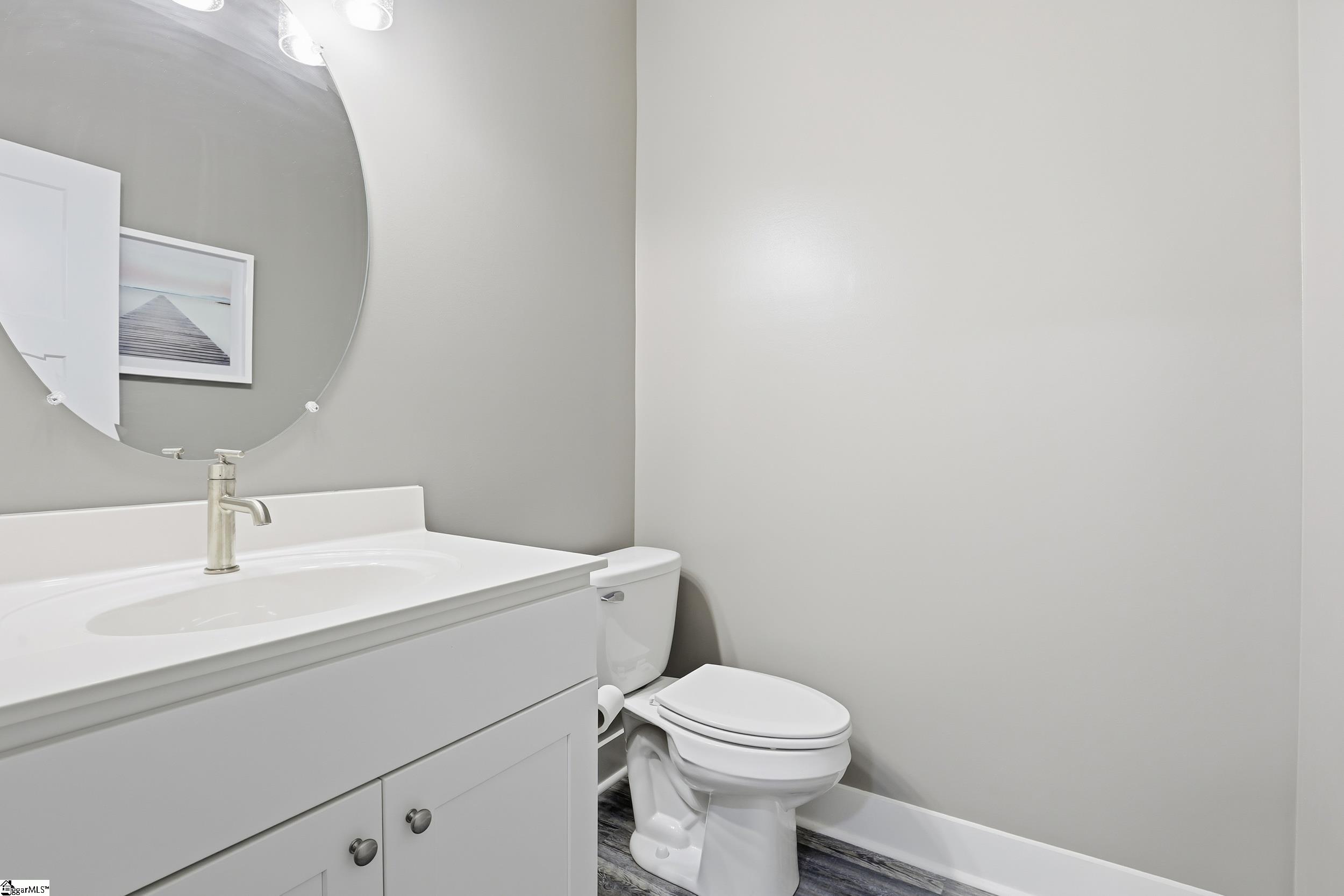 103 W Chestnut Court