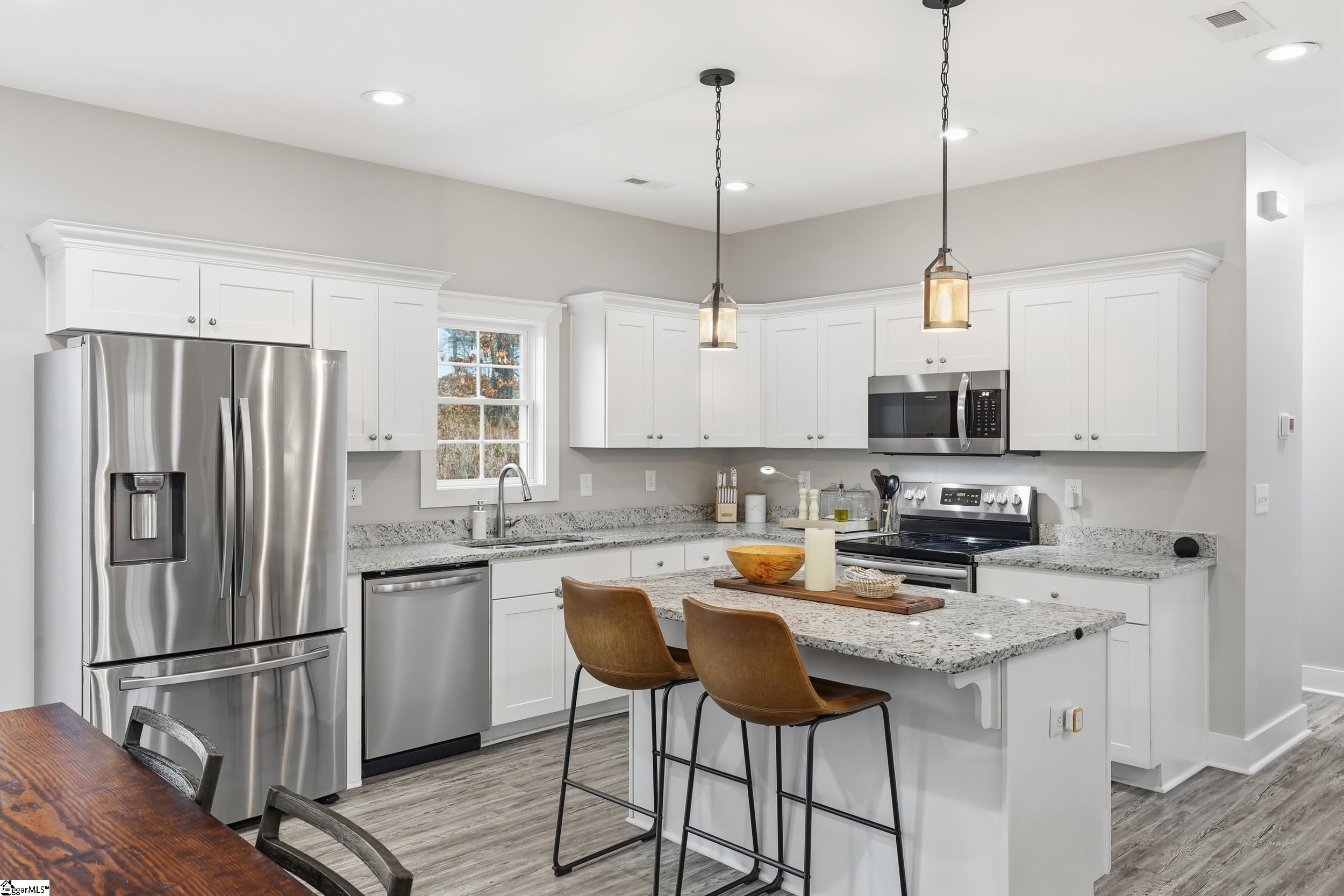 103 W Chestnut Court