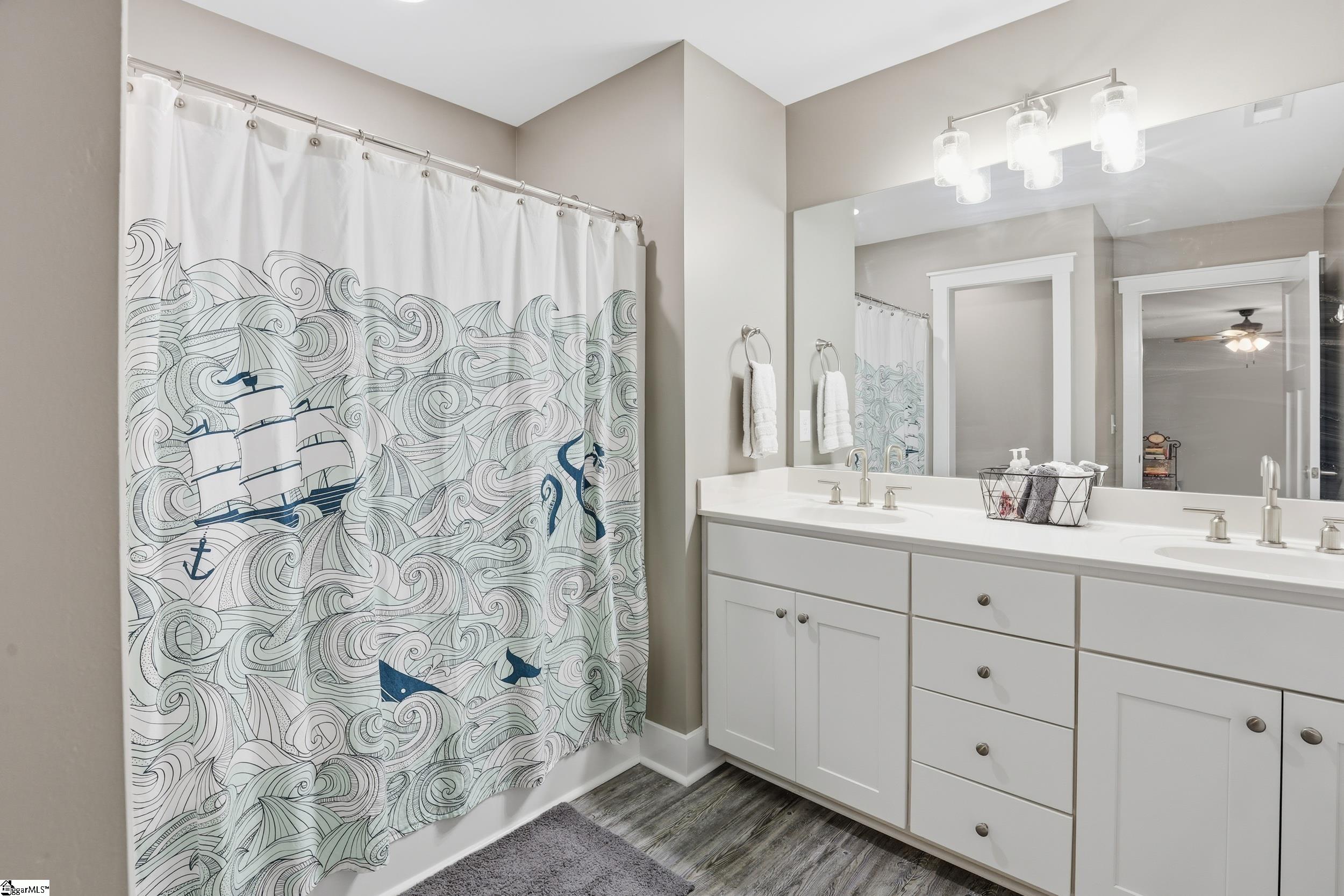 103 W Chestnut Court