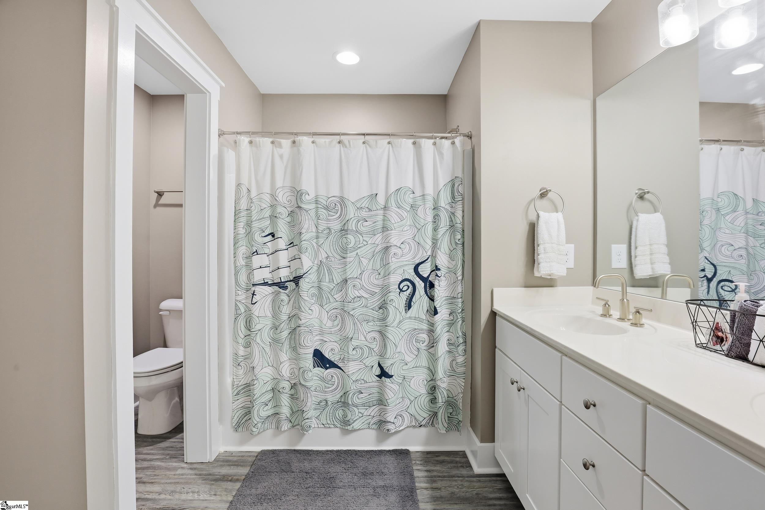 103 W Chestnut Court