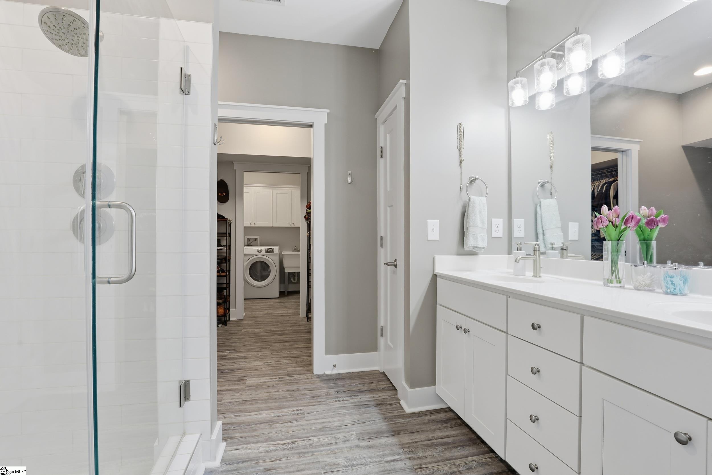 103 W Chestnut Court