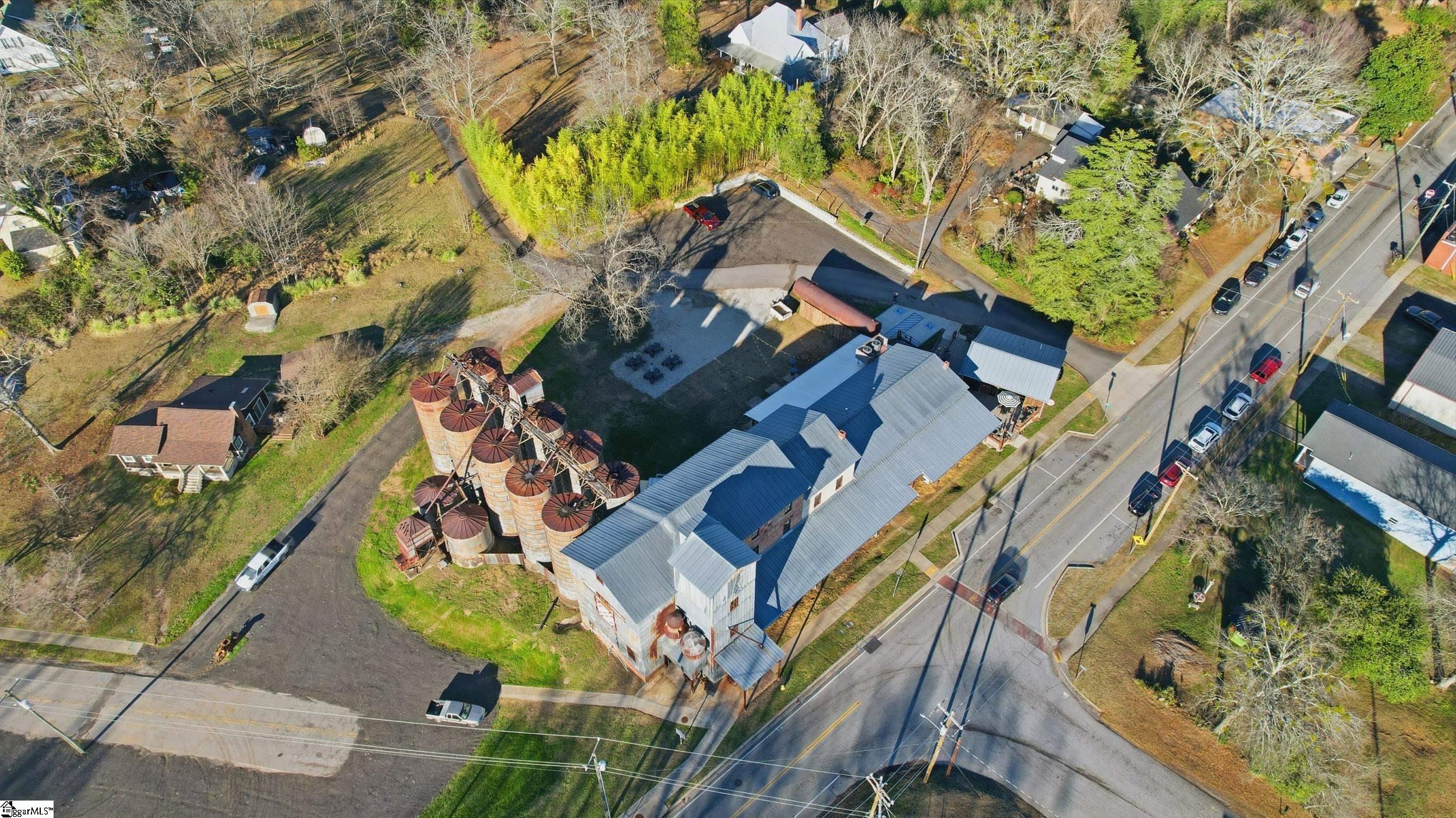 103 W Chestnut Court