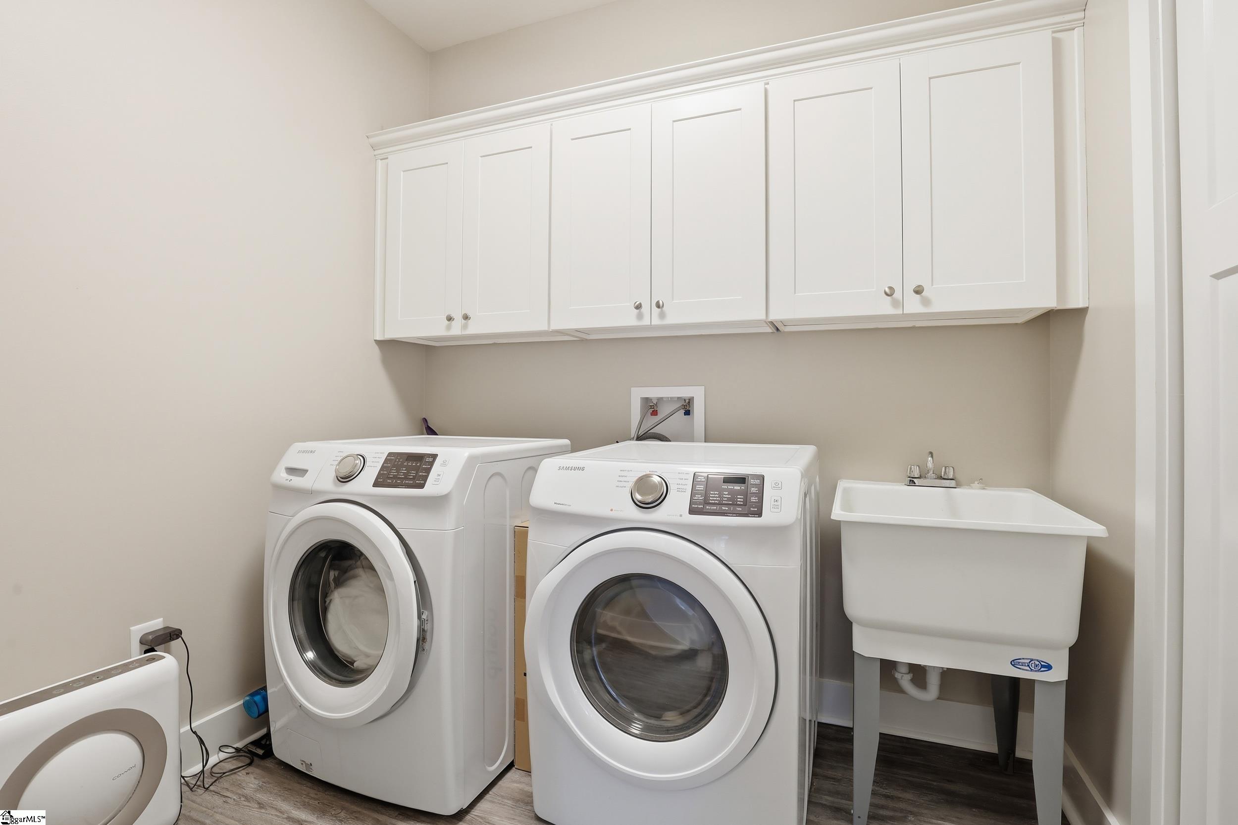 103 W Chestnut Court