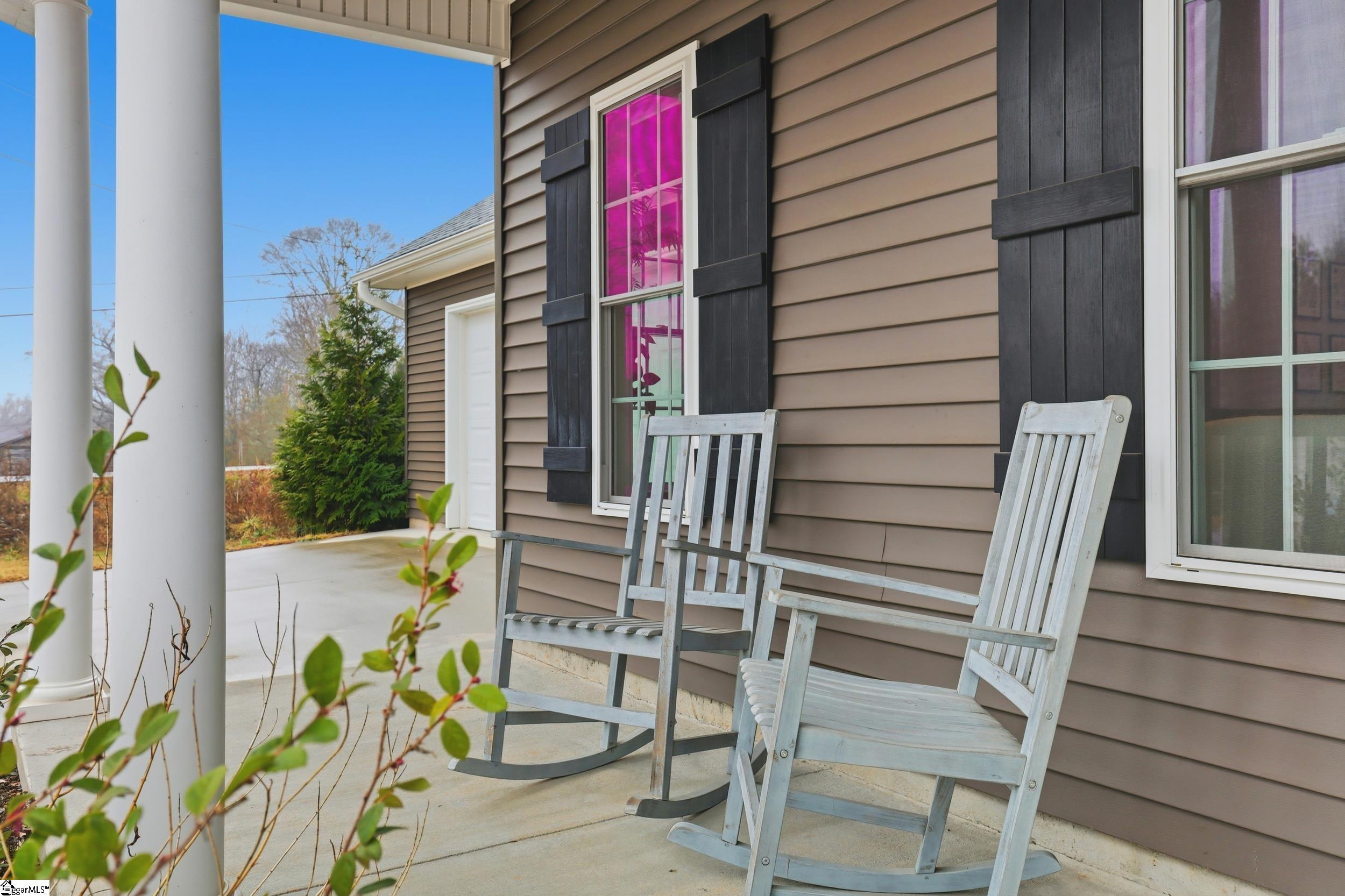 103 W Chestnut Court