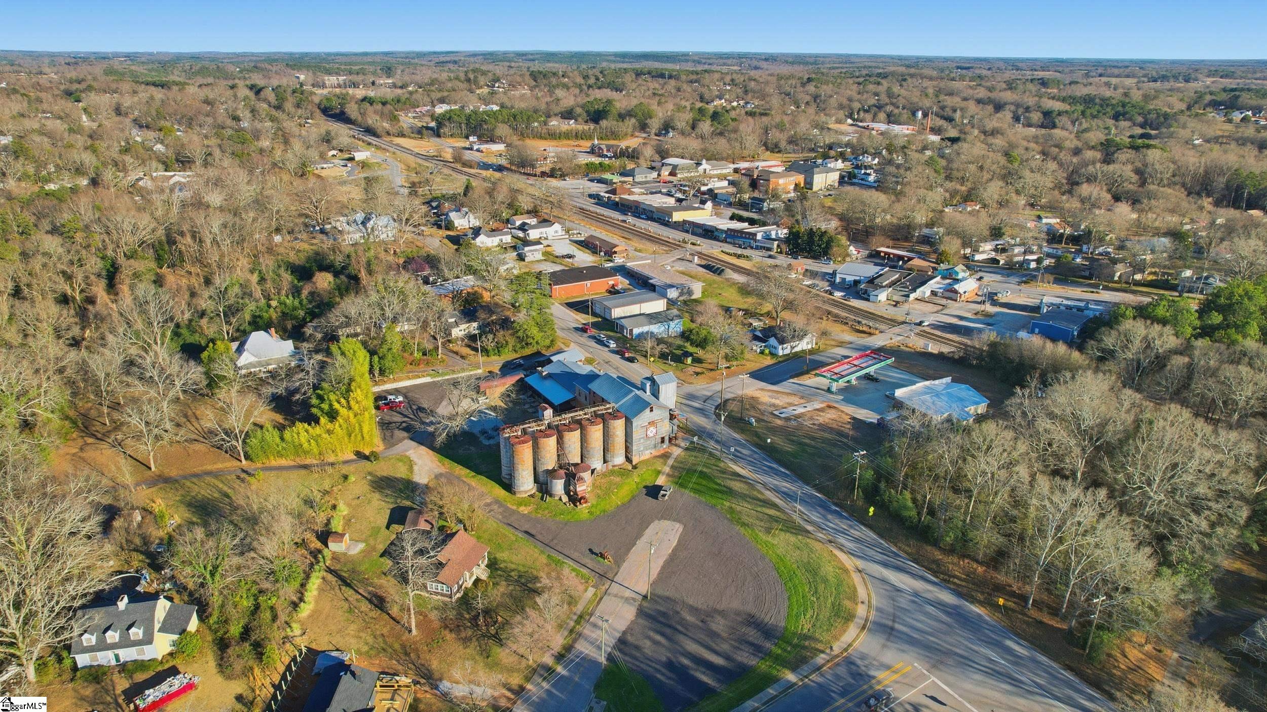 103 W Chestnut Court