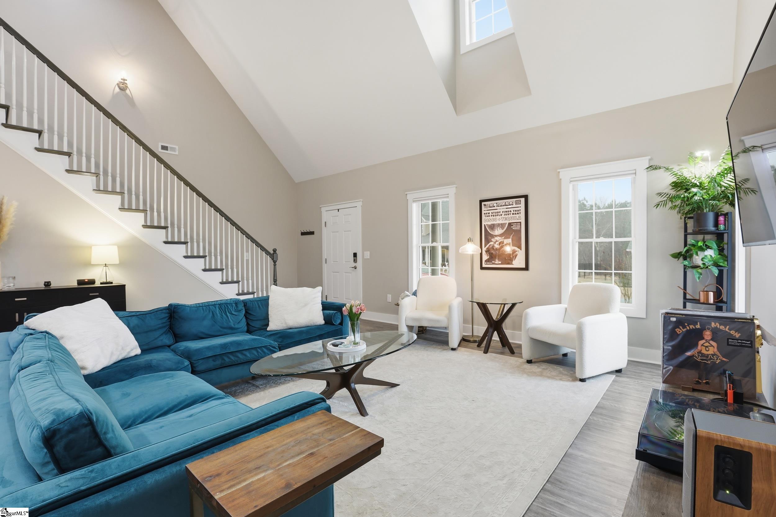 103 W Chestnut Court