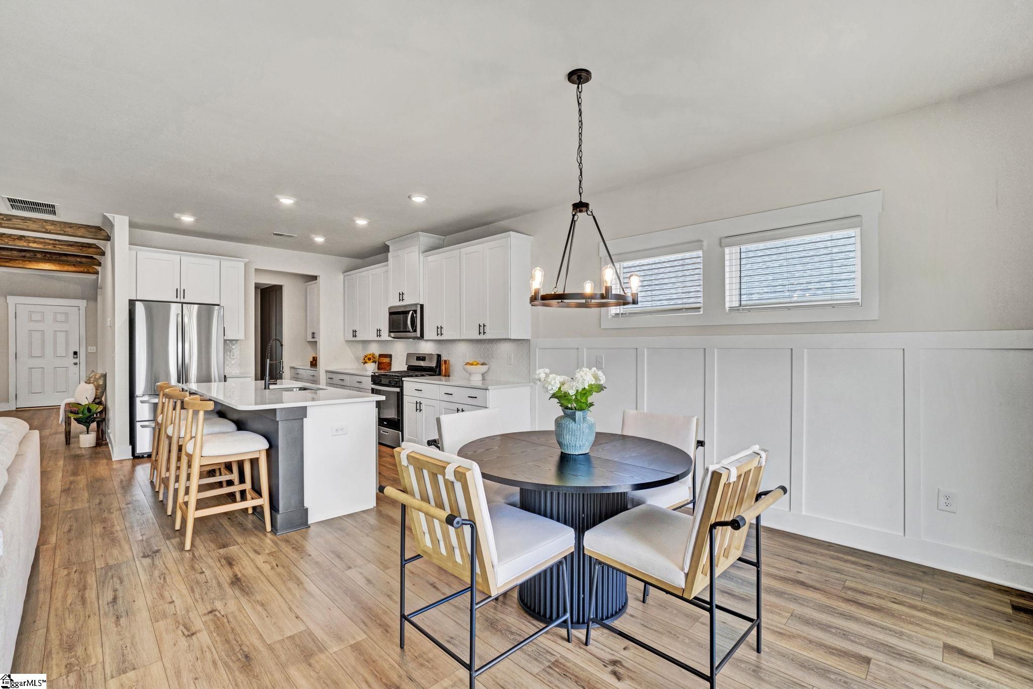 404 Roderick Lane