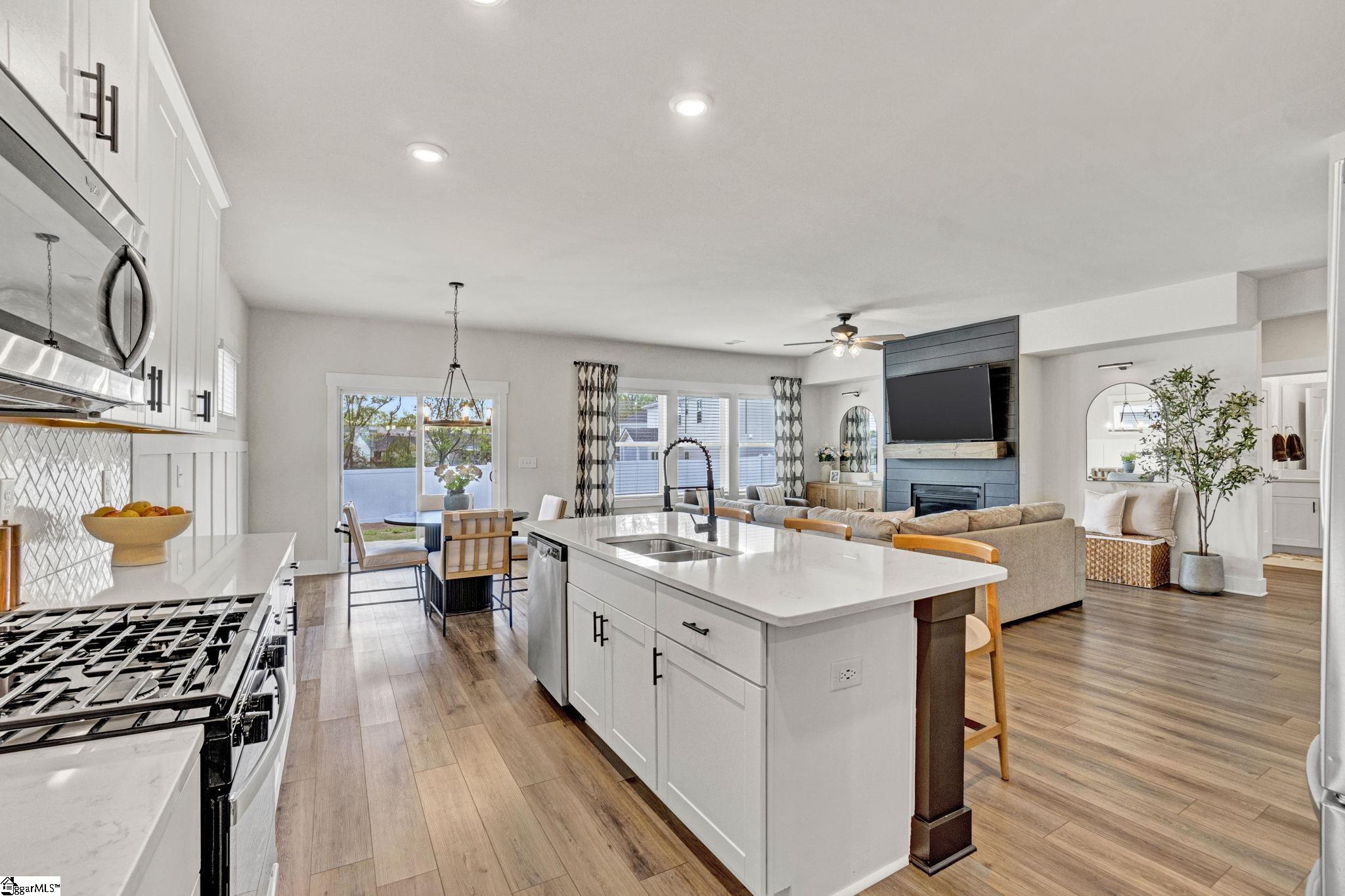 404 Roderick Lane