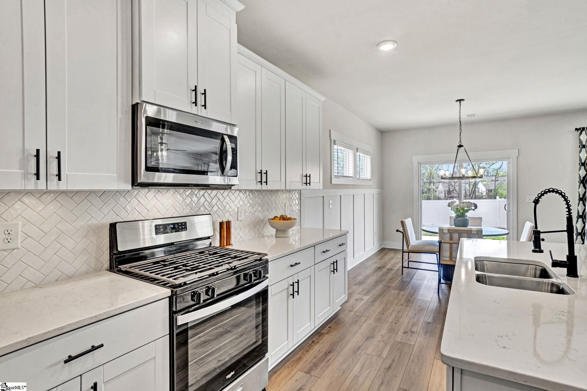 404 Roderick Lane
