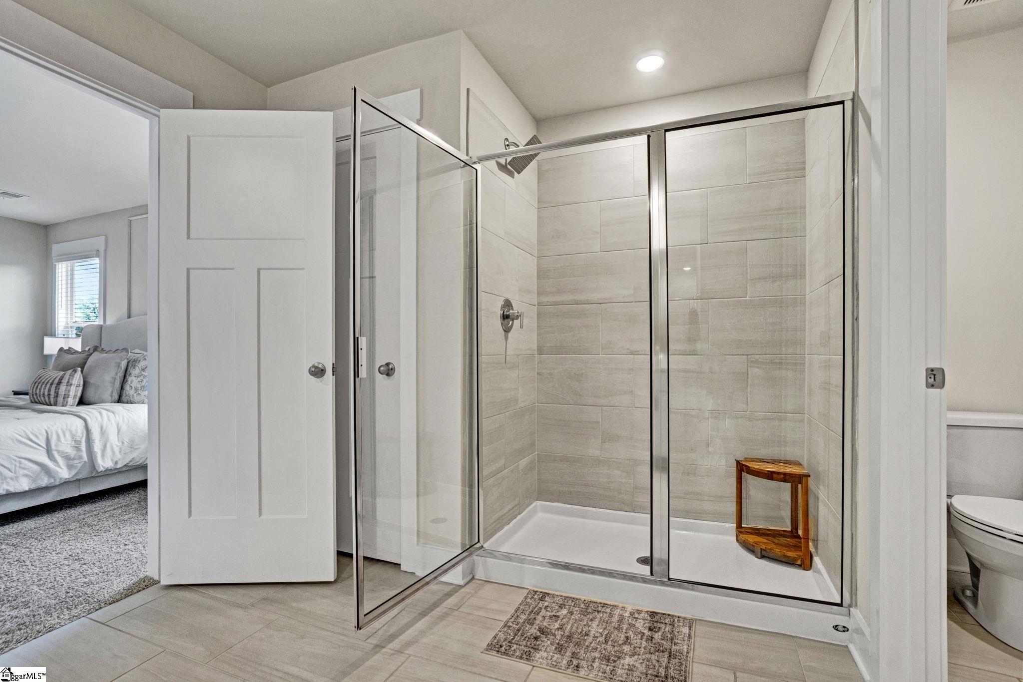 404 Roderick Lane