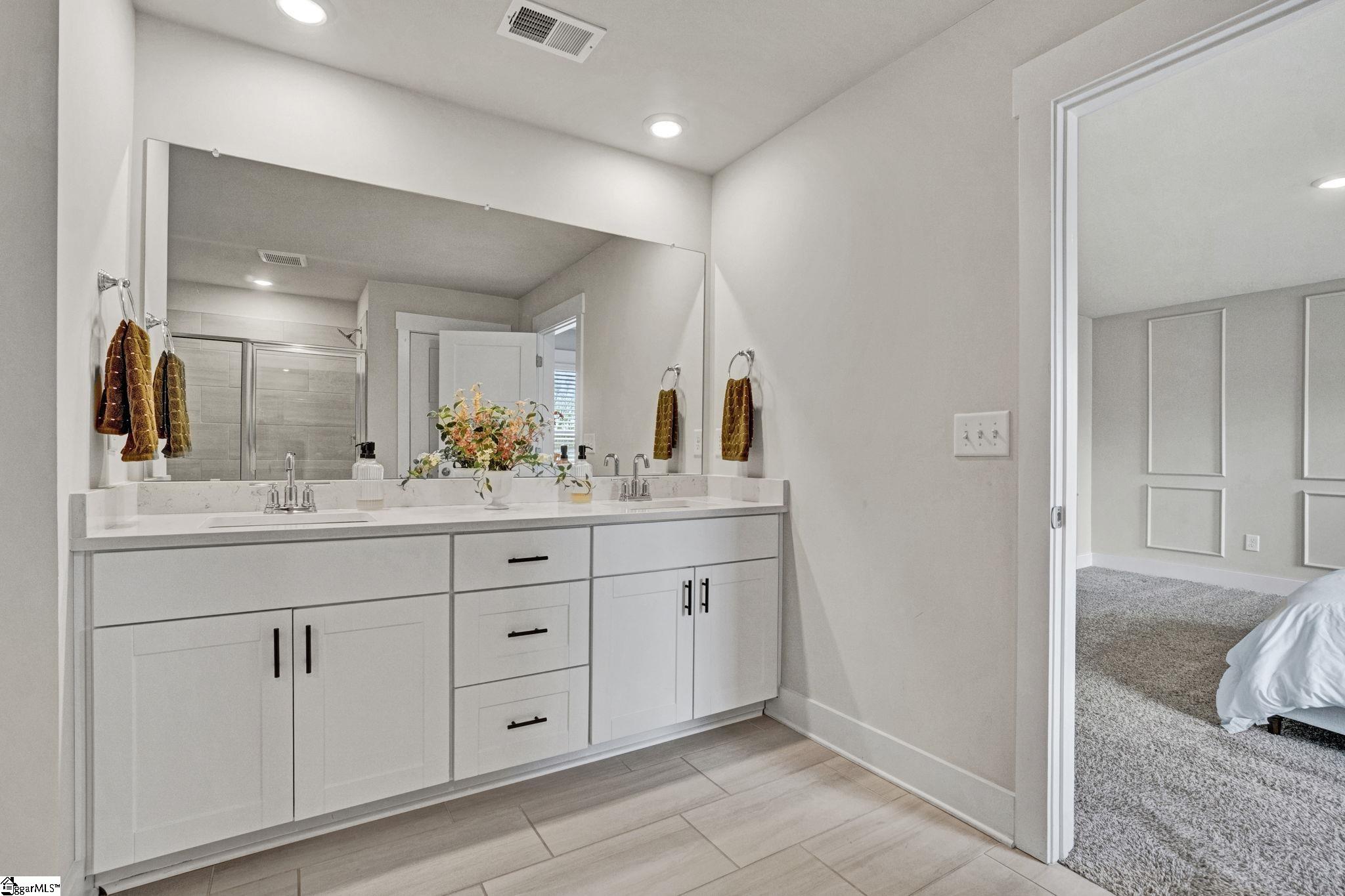 404 Roderick Lane