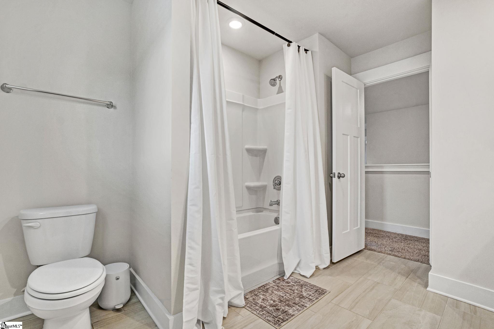 404 Roderick Lane