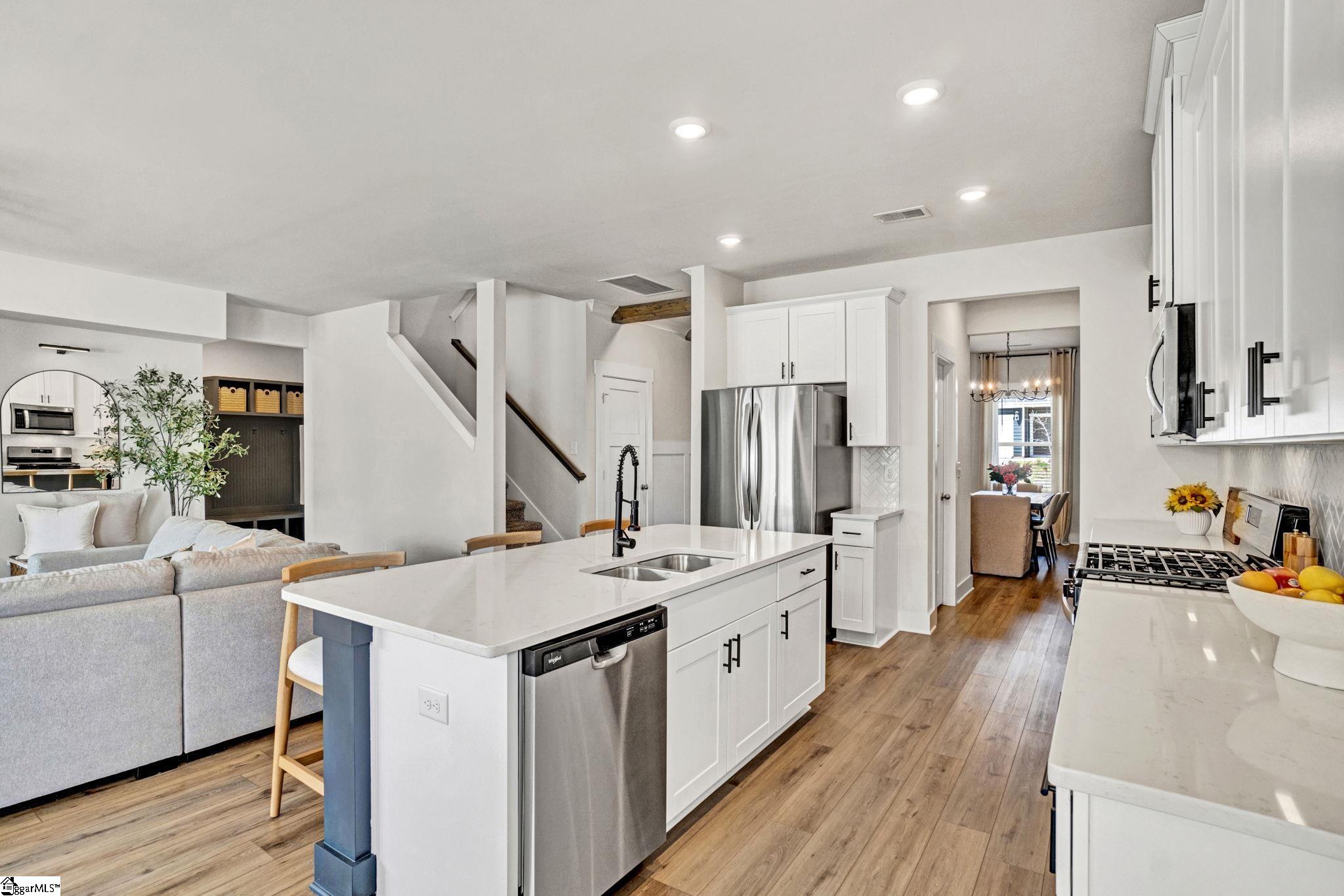 404 Roderick Lane