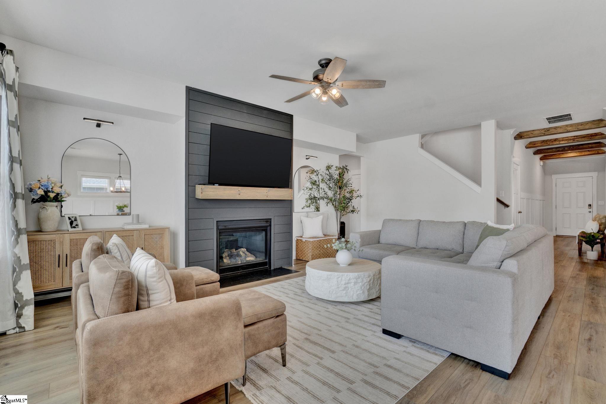 404 Roderick Lane