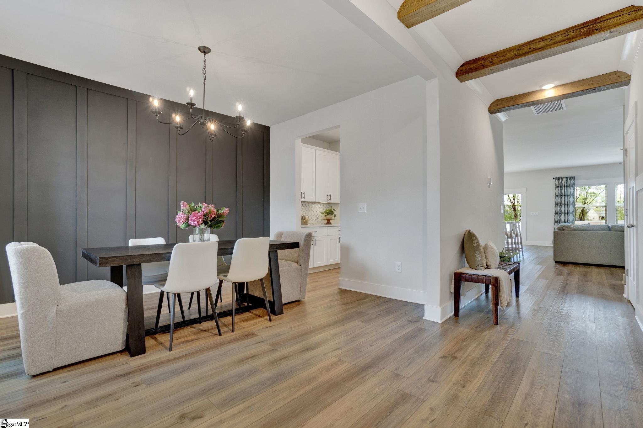 404 Roderick Lane