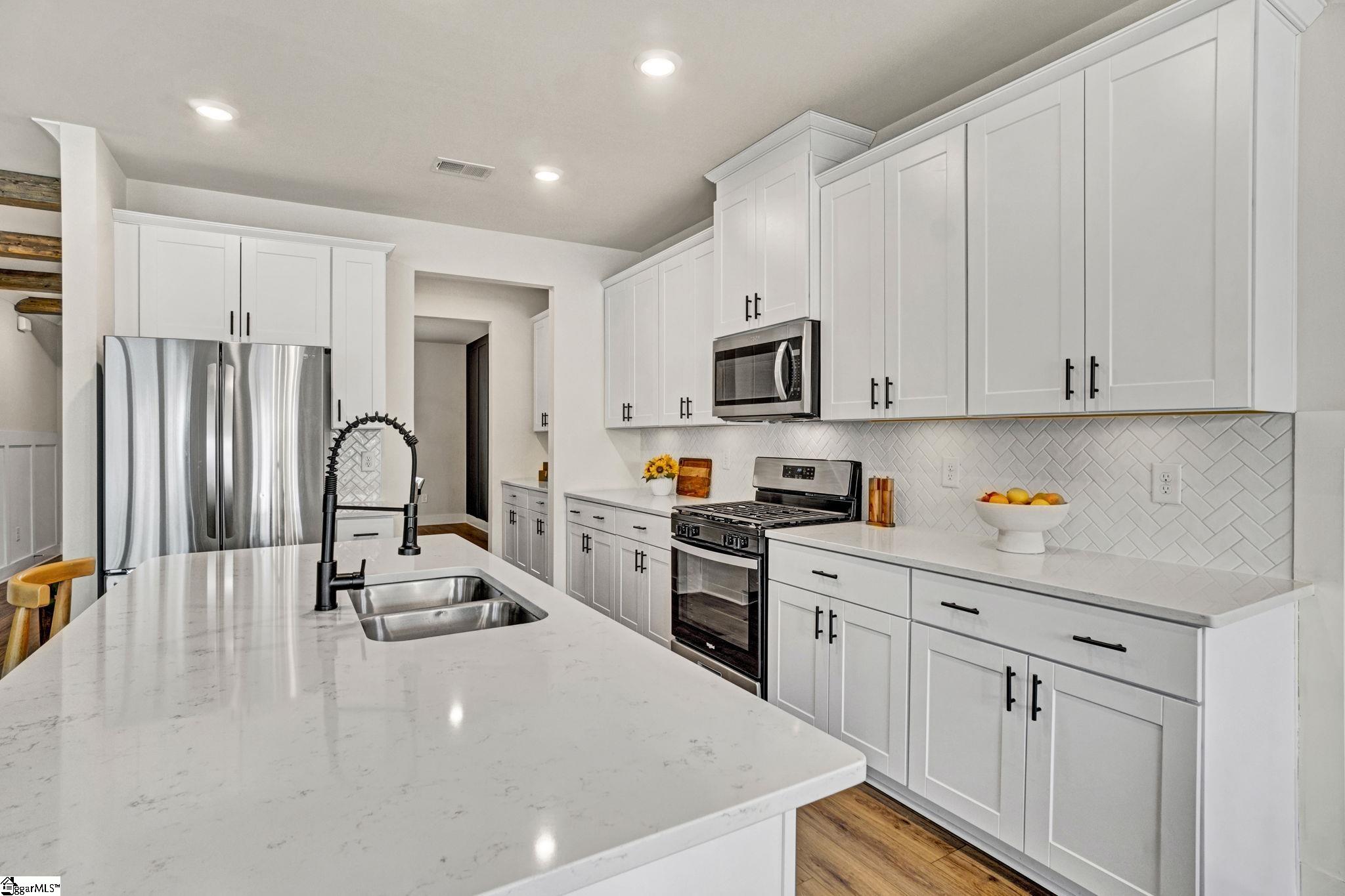 404 Roderick Lane