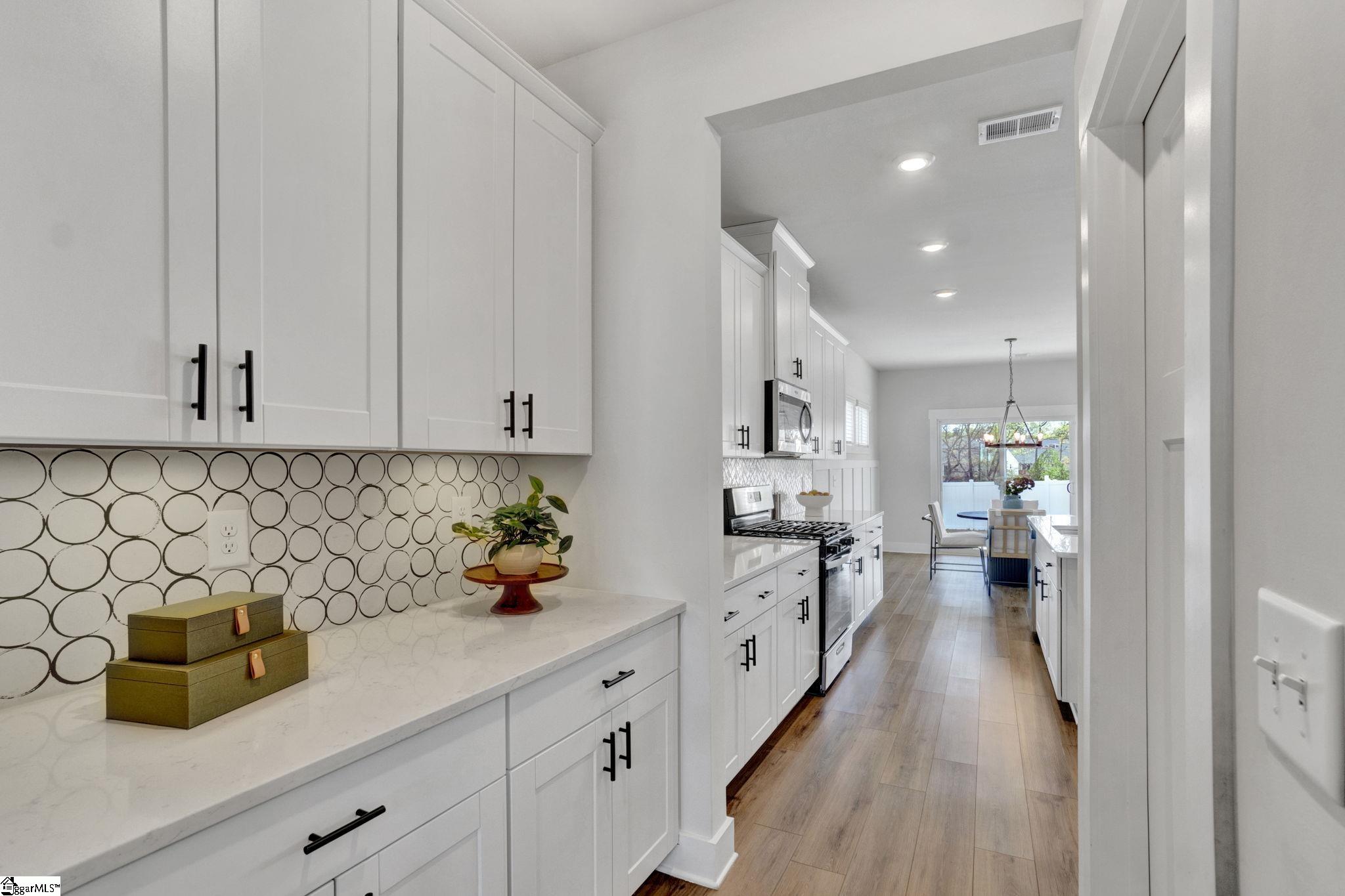 404 Roderick Lane