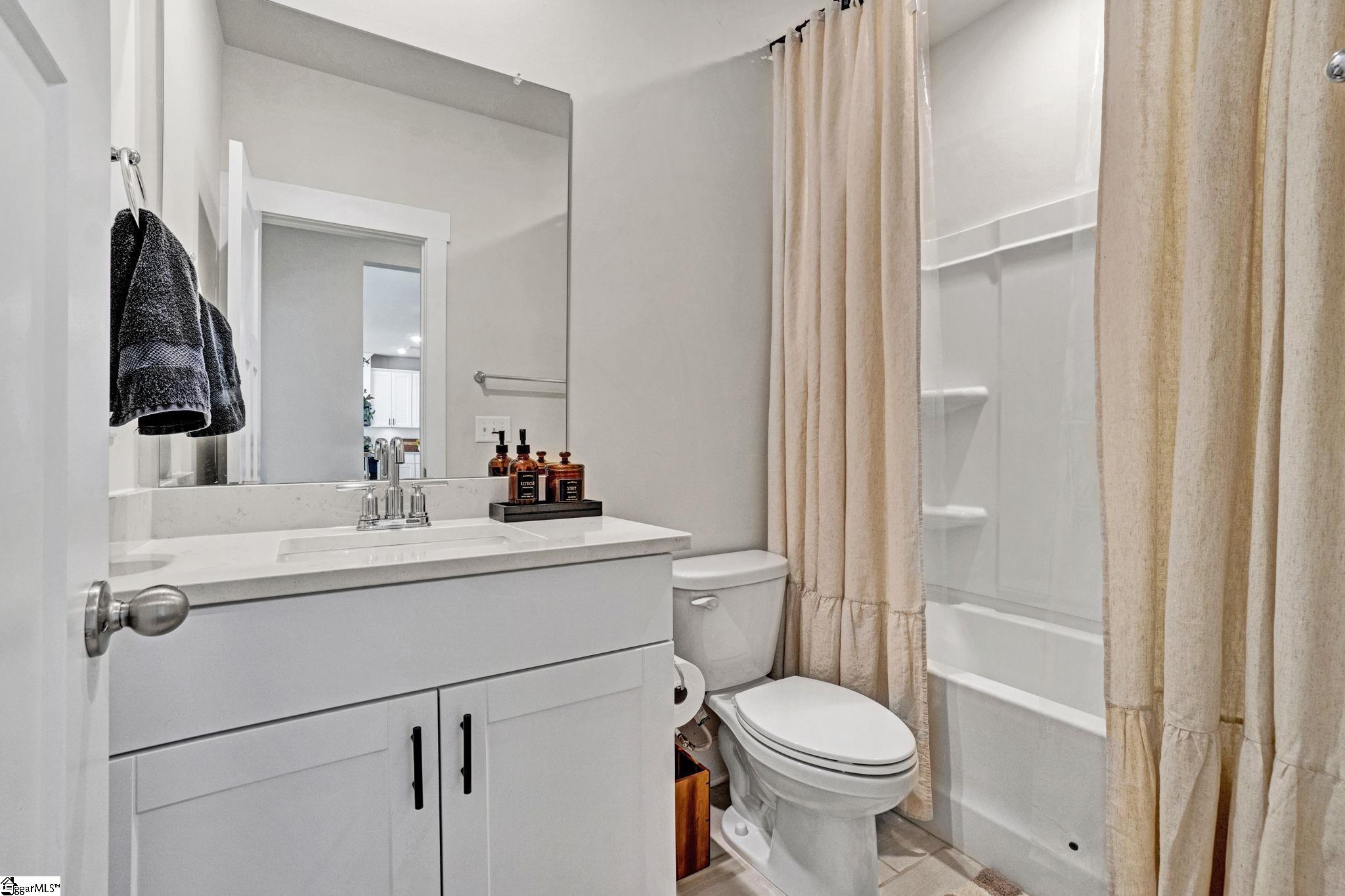 404 Roderick Lane