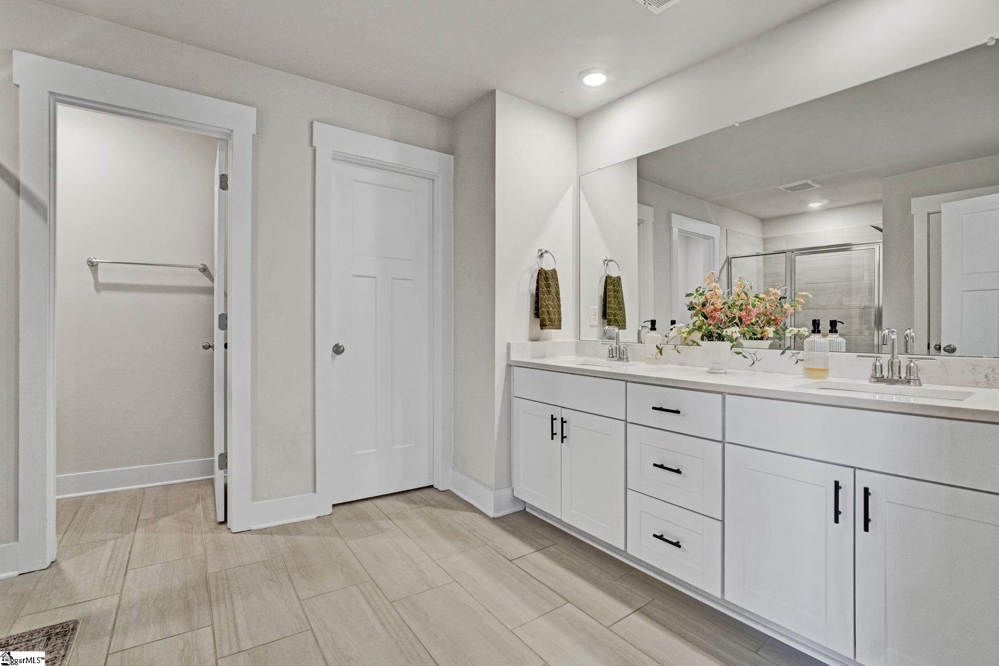 404 Roderick Lane