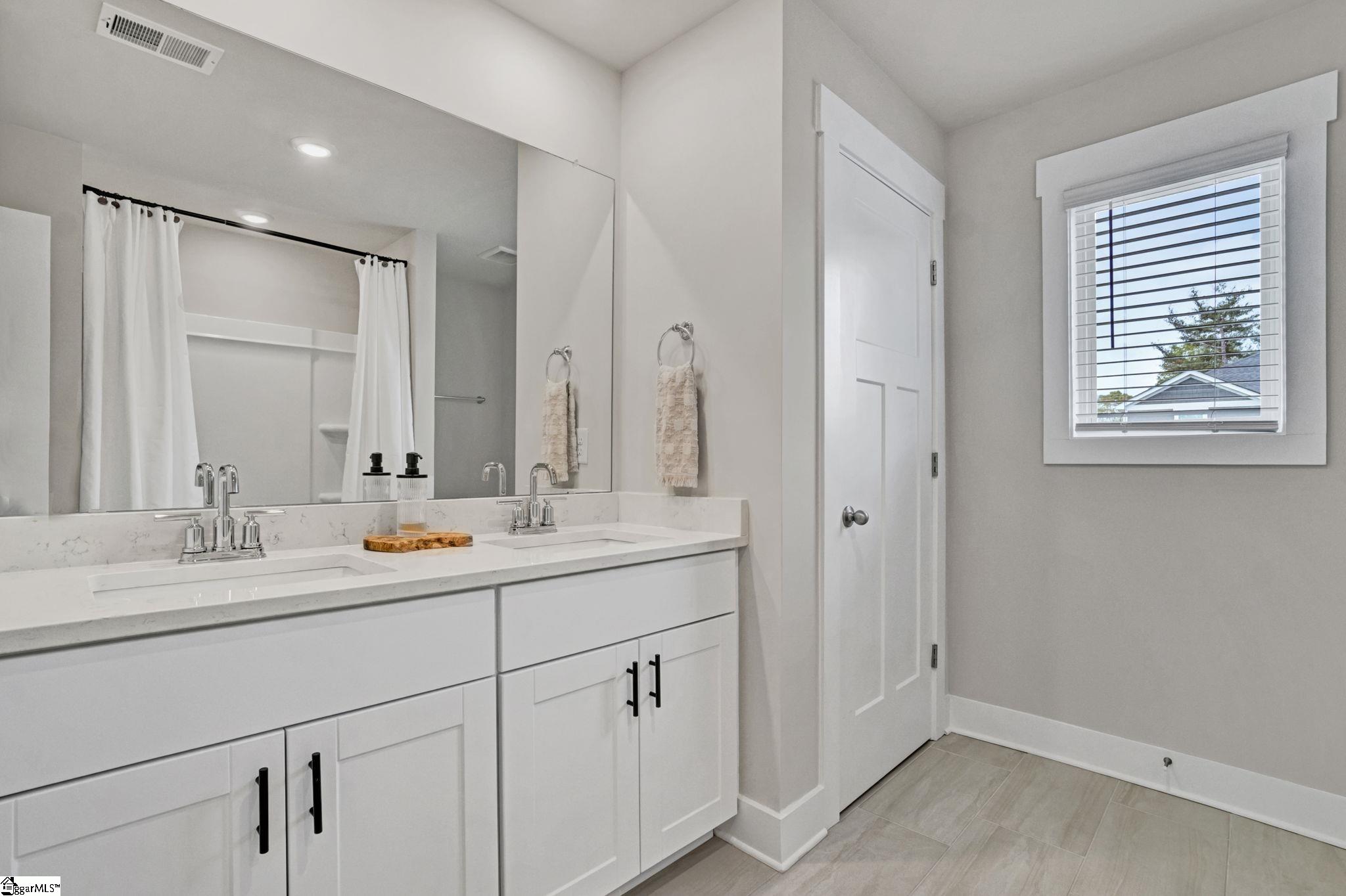 404 Roderick Lane