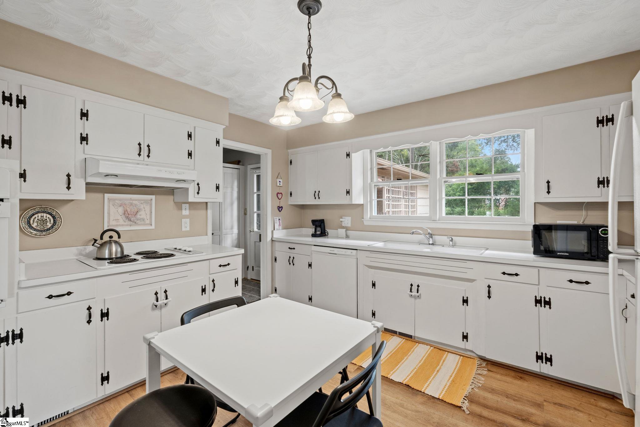 105 Thunderbird Place