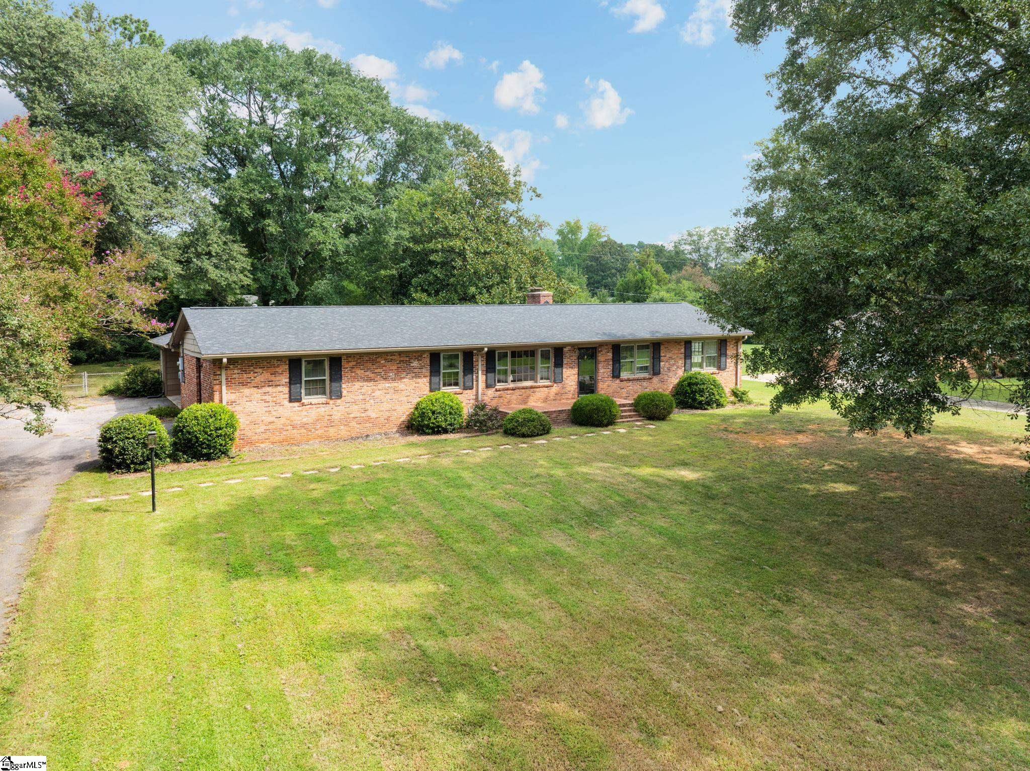 105 Thunderbird Place