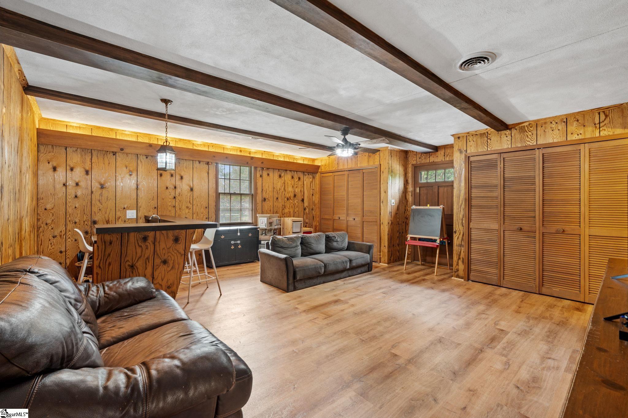 105 Thunderbird Place