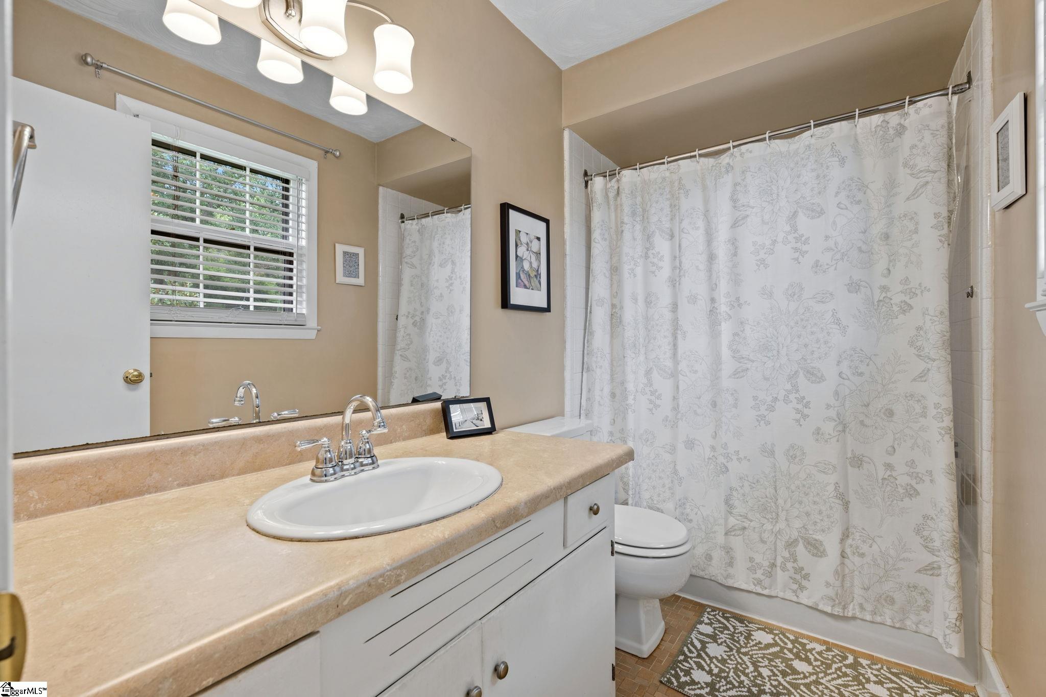 105 Thunderbird Place