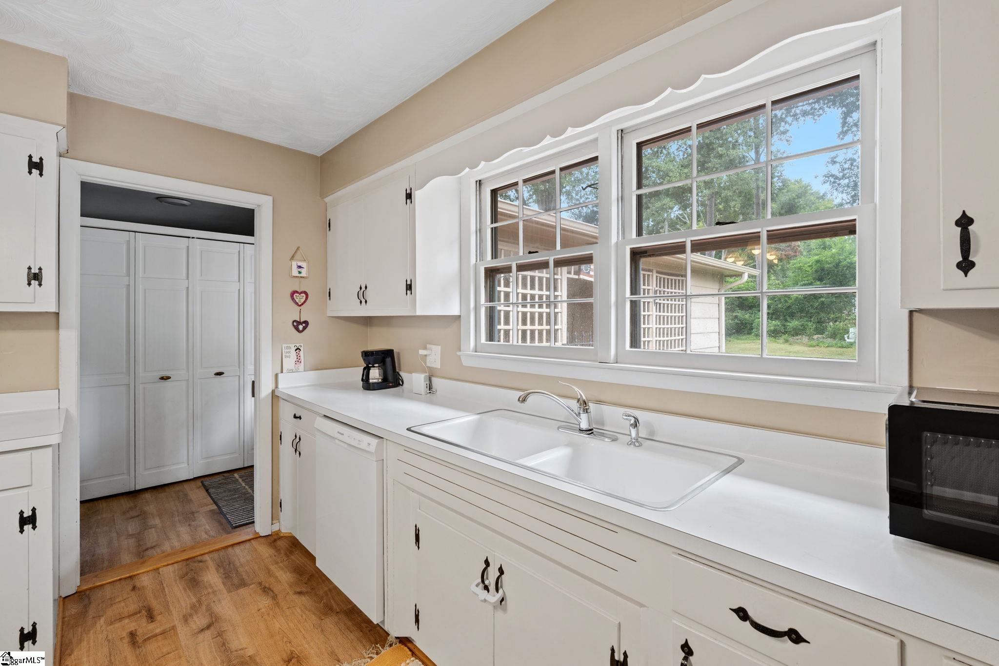 105 Thunderbird Place