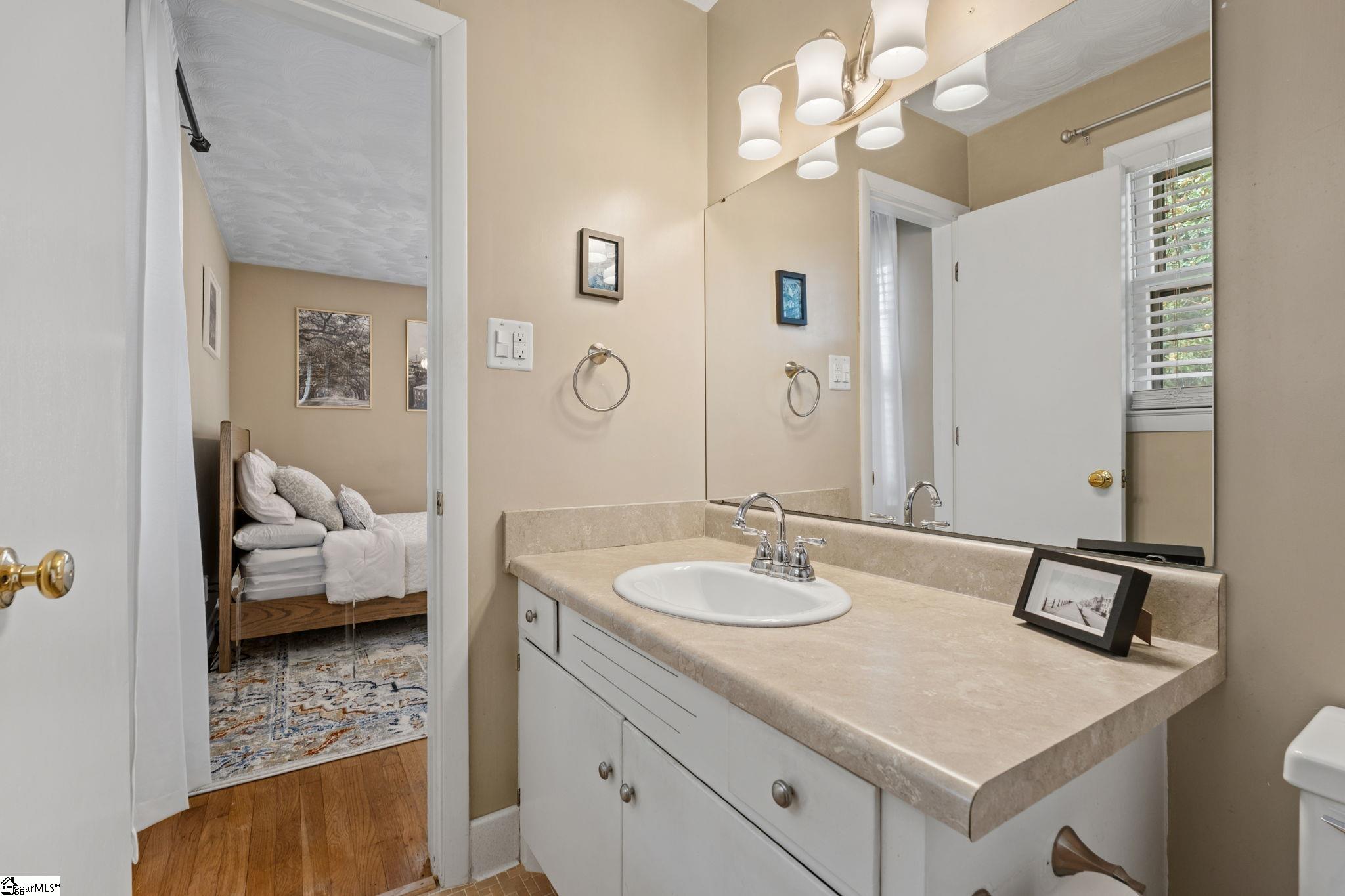 105 Thunderbird Place