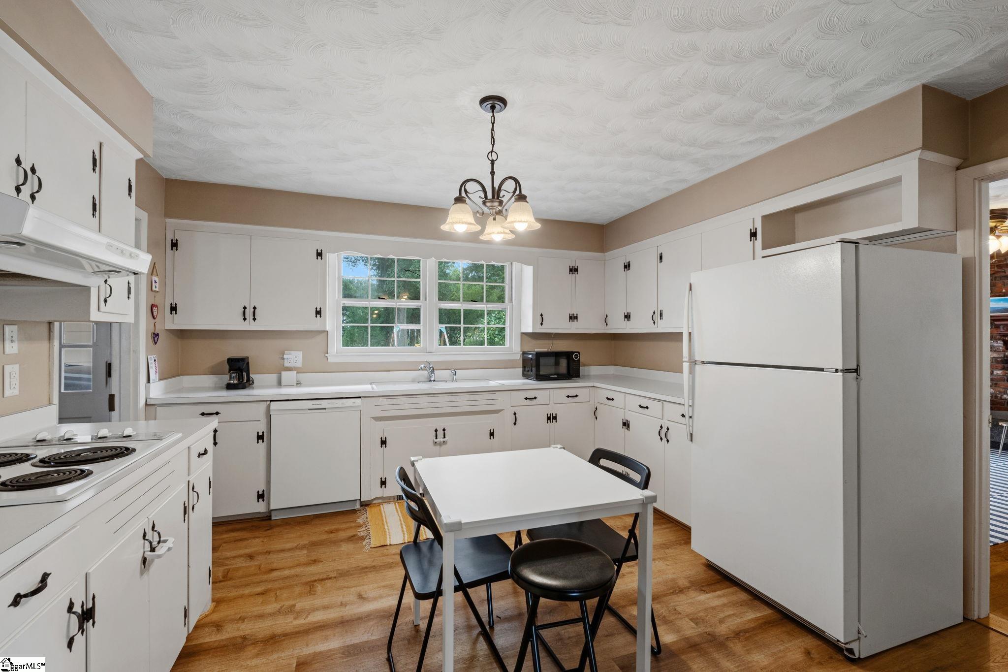105 Thunderbird Place