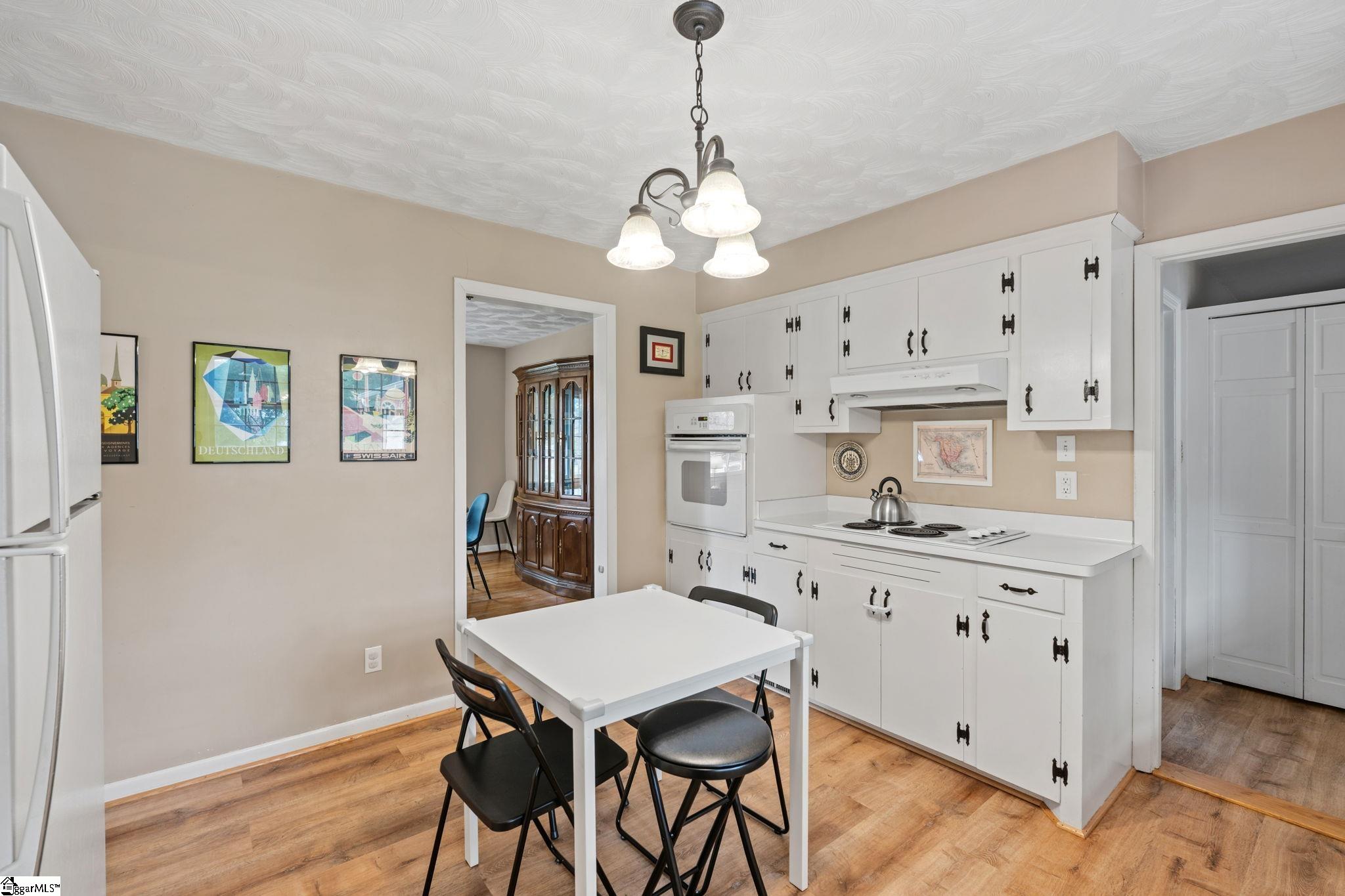 105 Thunderbird Place
