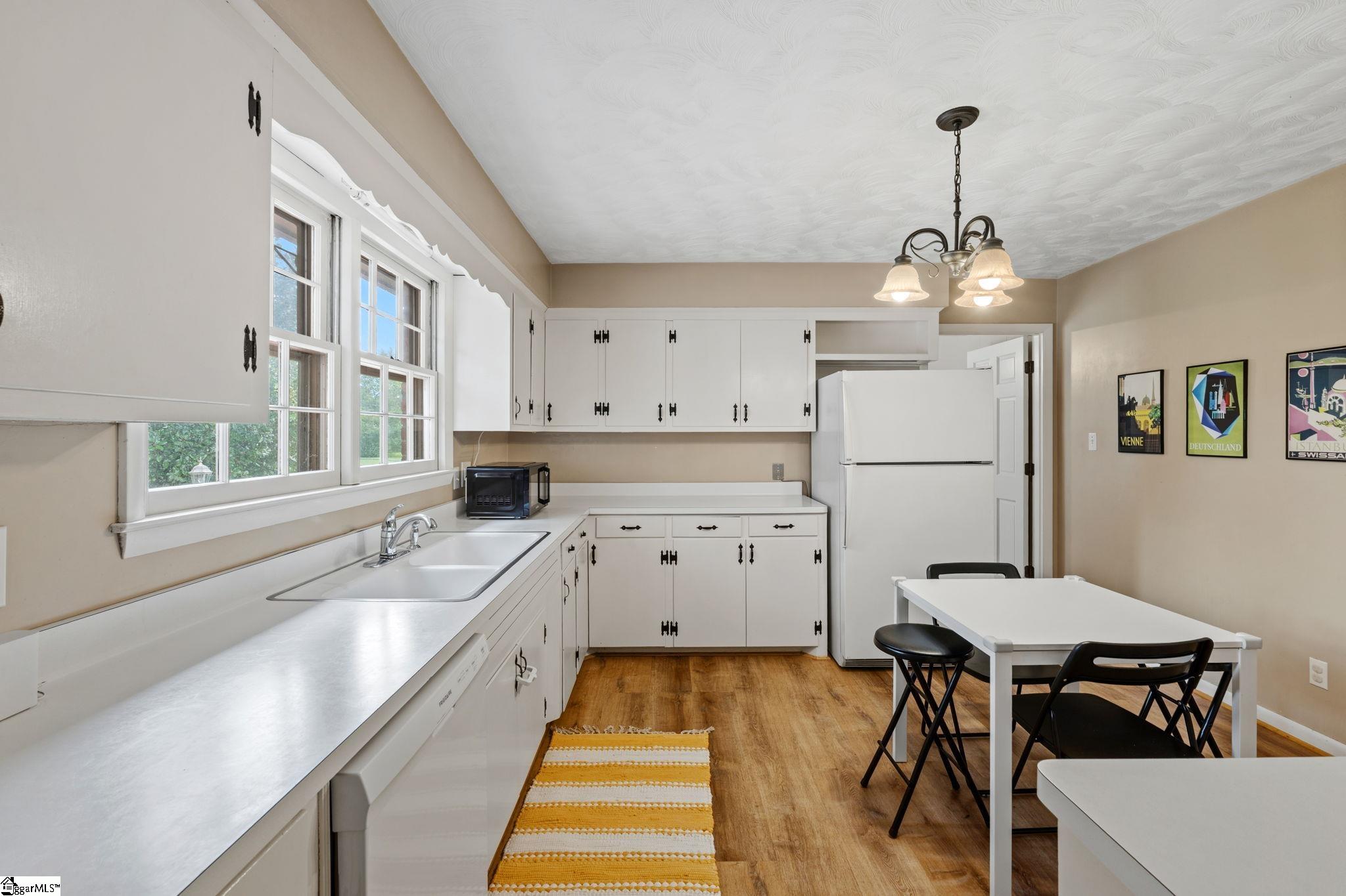 105 Thunderbird Place