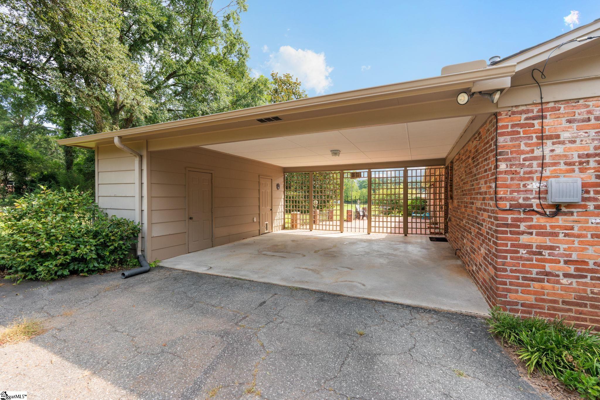 105 Thunderbird Place
