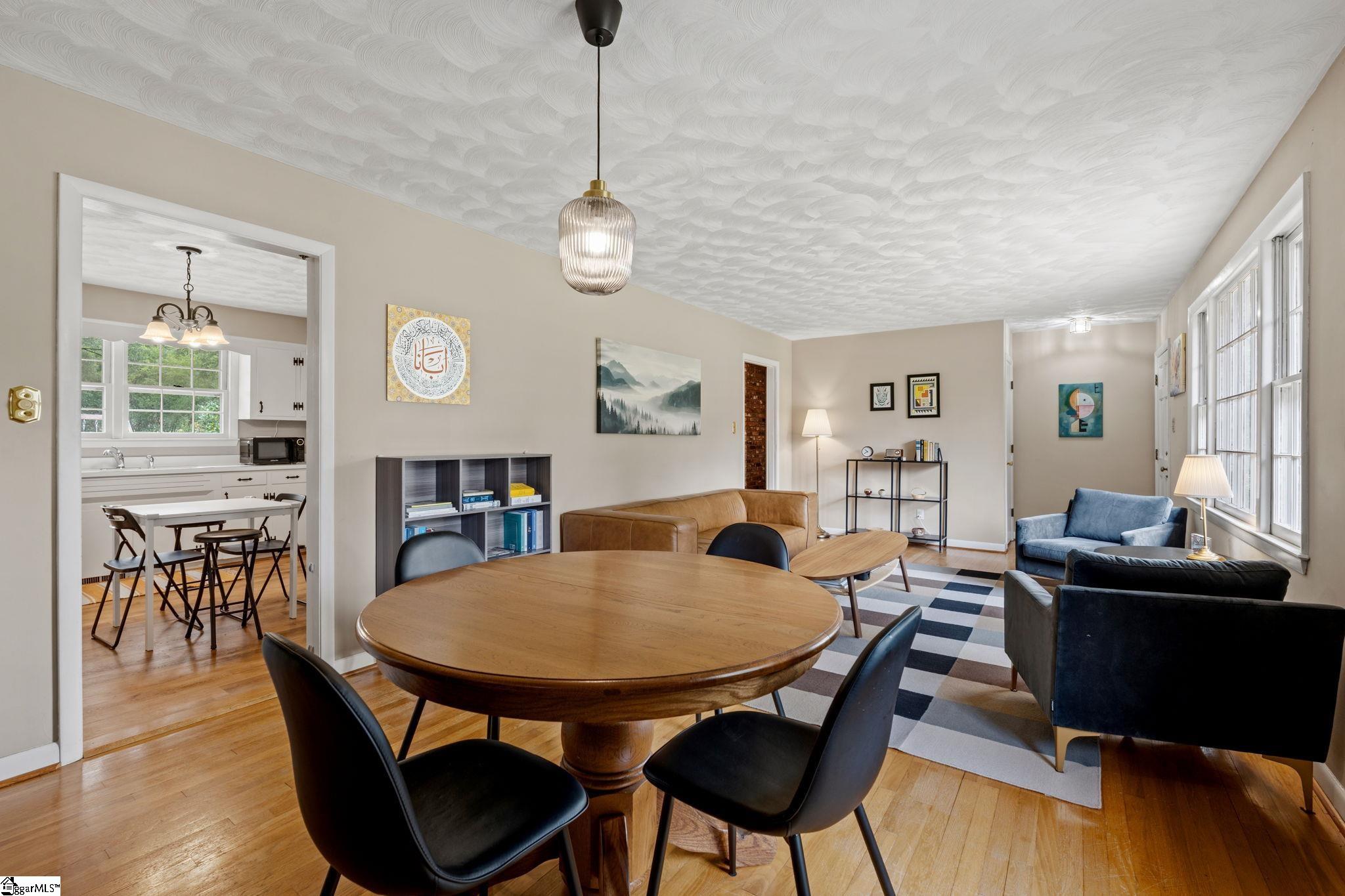 105 Thunderbird Place