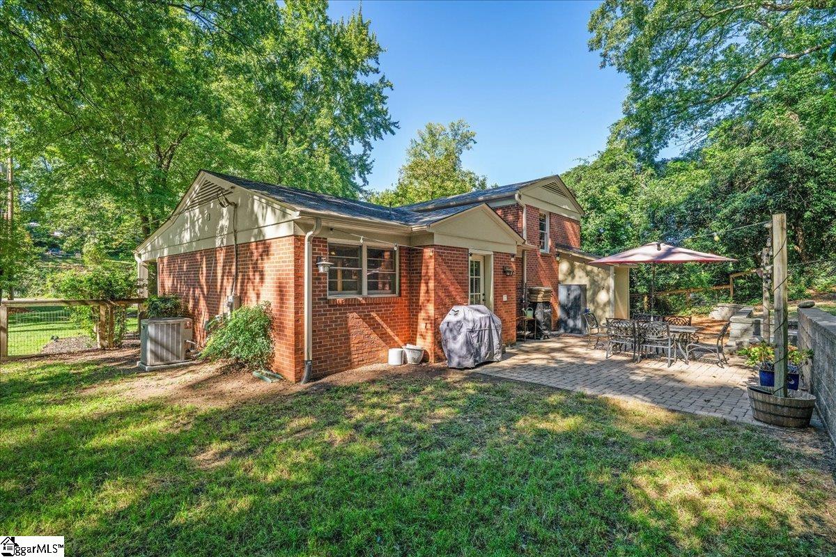 40 Lockwood Avenue