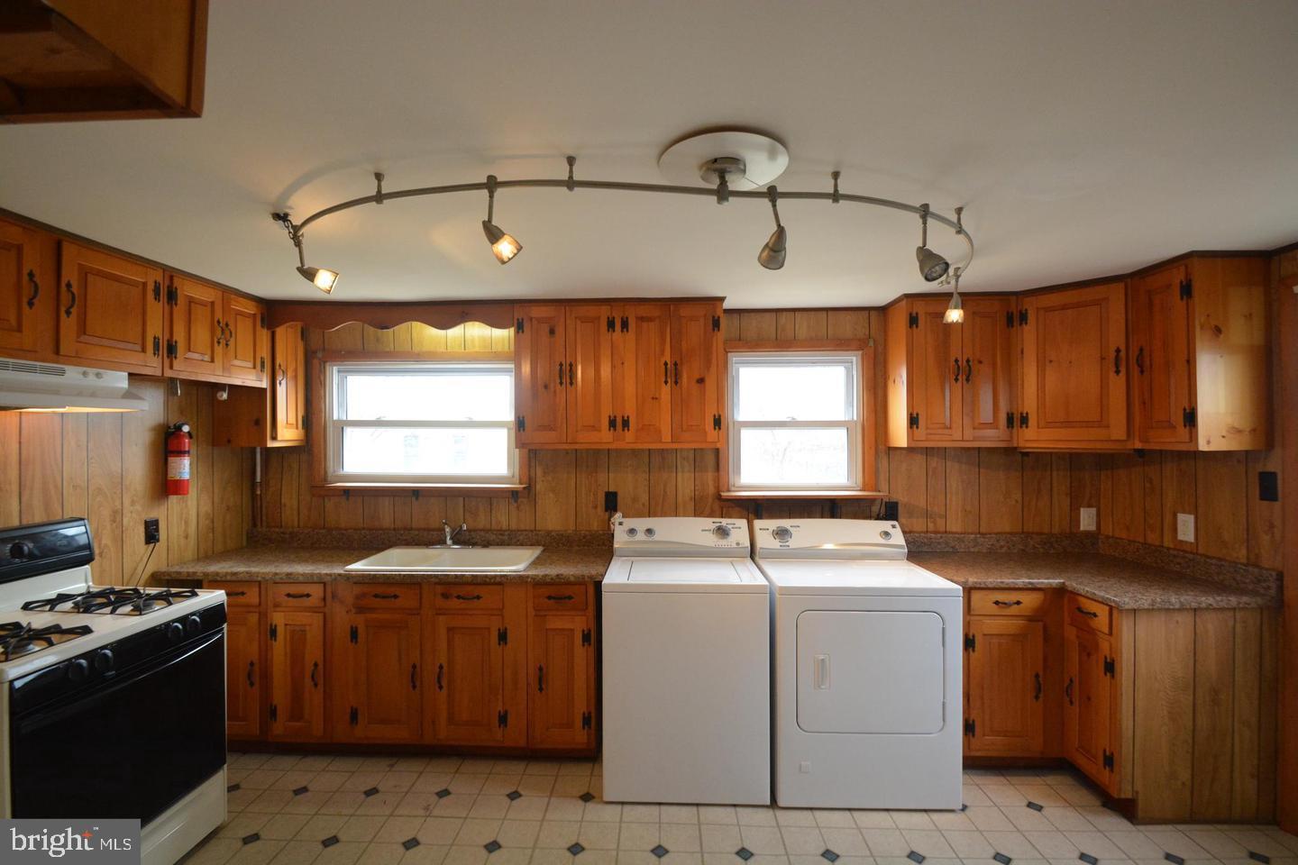 410 W MOUNT VERNON STREET