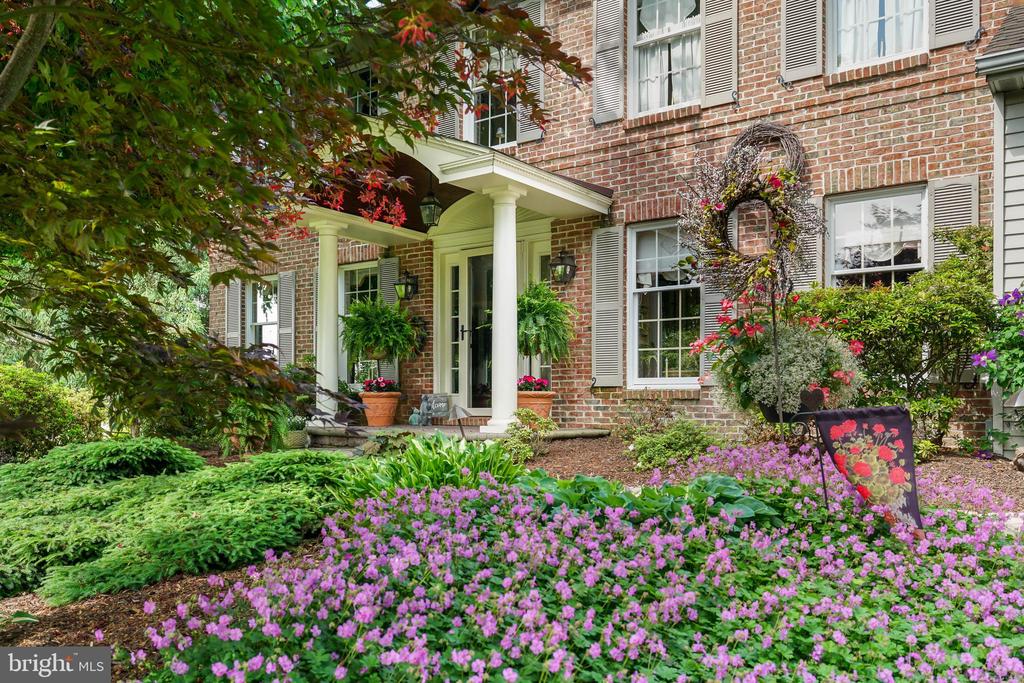 3 AUSPICE CIRCLE