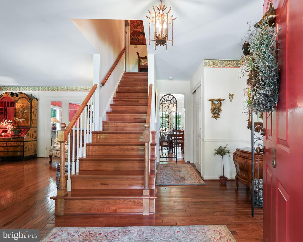 3 AUSPICE CIRCLE