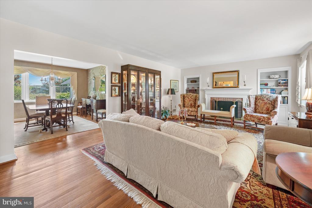 607 LINDSEY ROAD