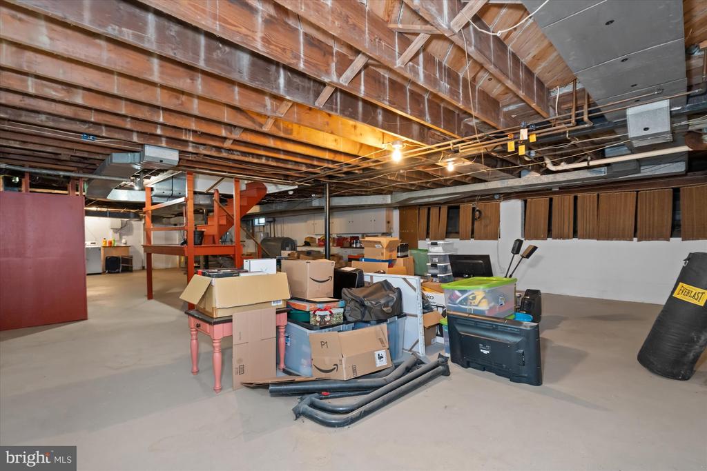 607 LINDSEY ROAD