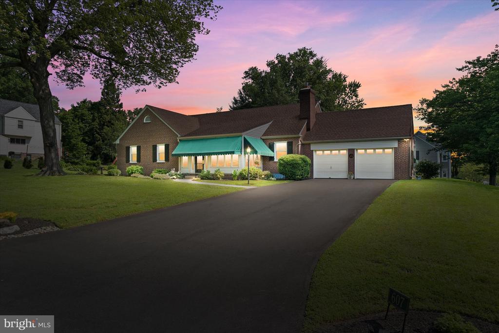 607 LINDSEY ROAD