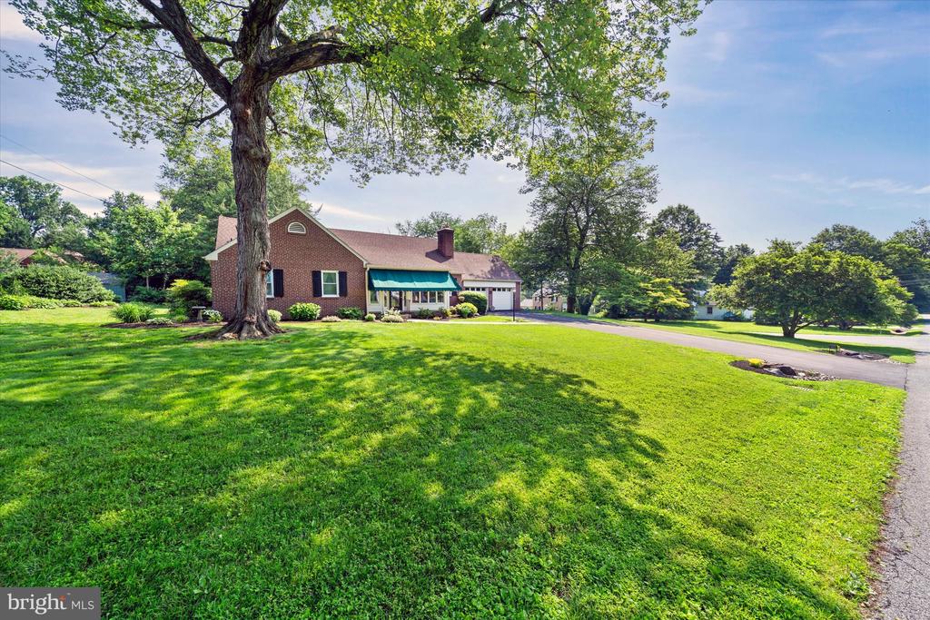 607 LINDSEY ROAD